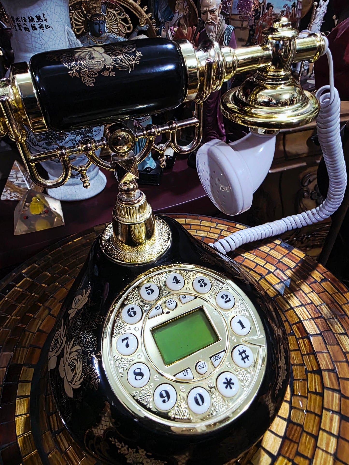 Retro Vintage Telephone – Classic Elegance in Working Order 🪞🕰️🌿