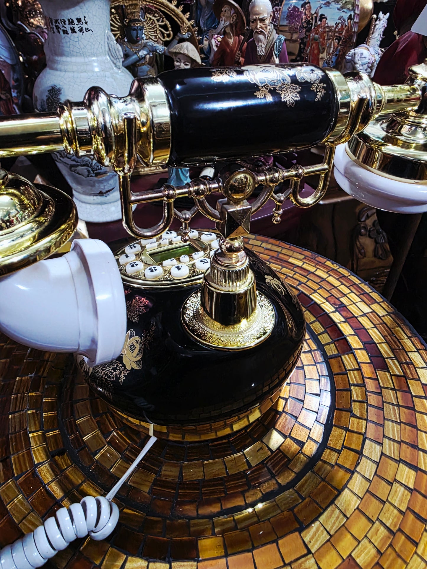 Retro Vintage Telephone – Classic Elegance in Working Order 🪞🕰️🌿