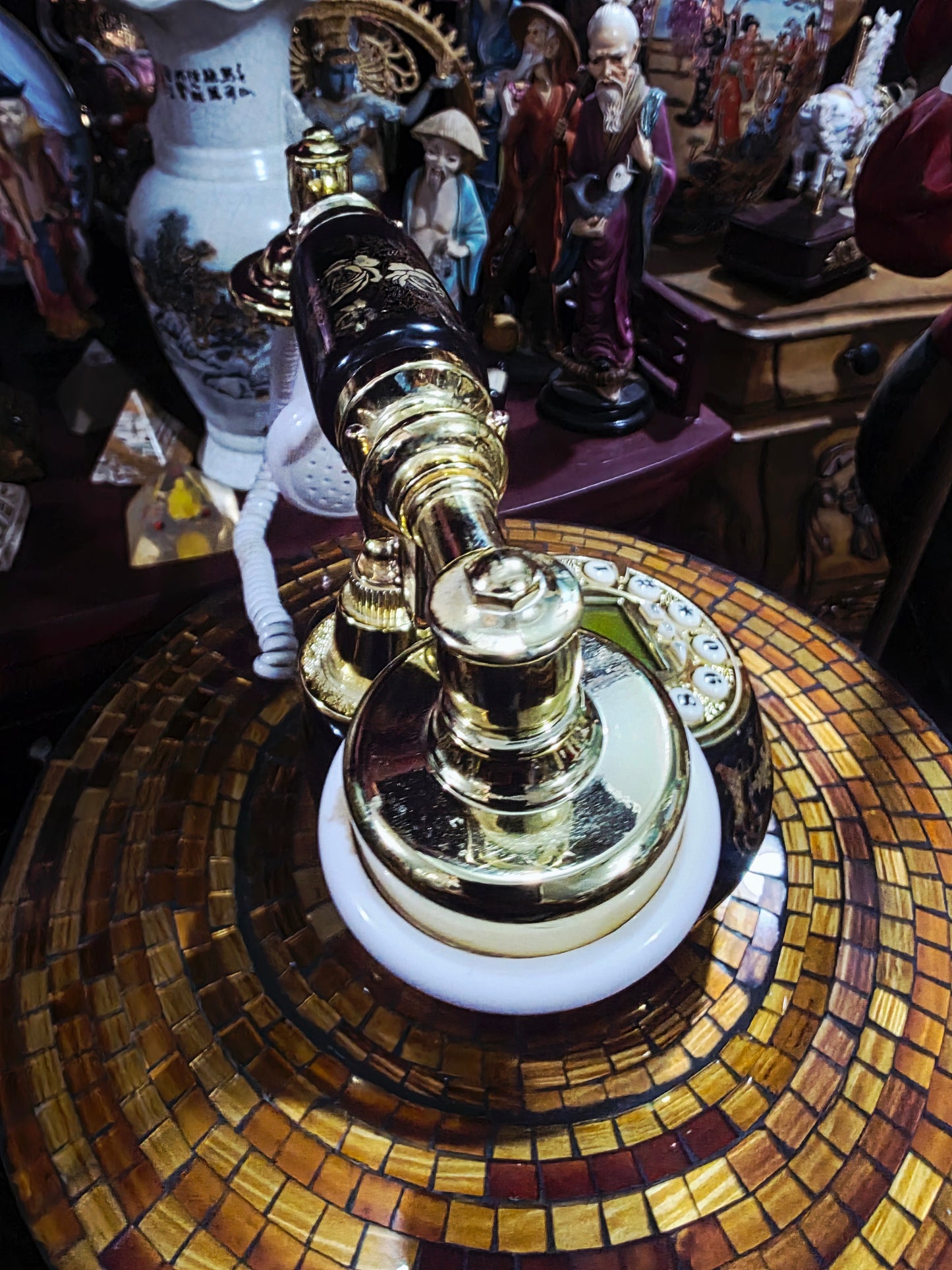 Retro Vintage Telephone – Classic Elegance in Working Order 🪞🕰️🌿
