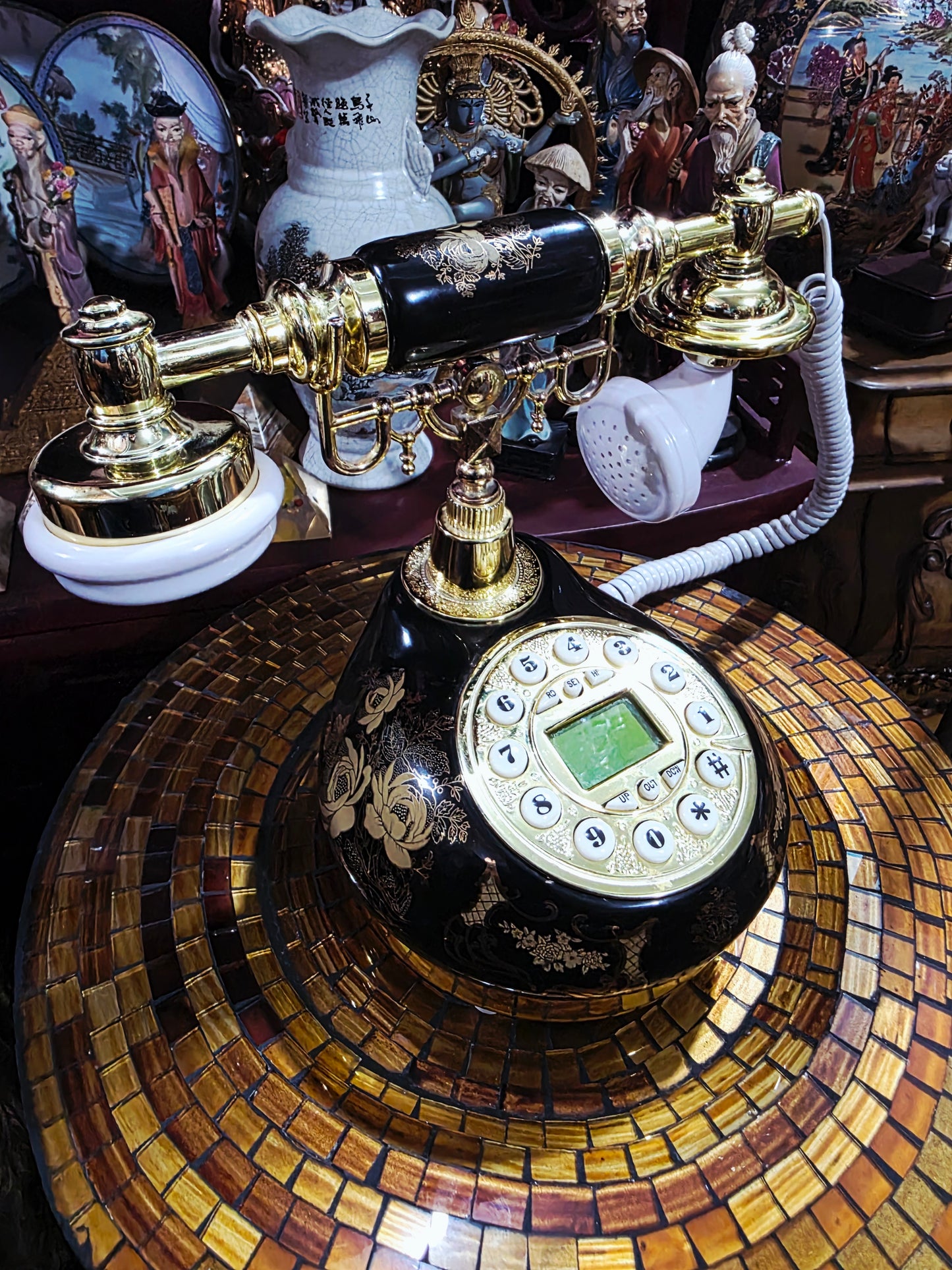Retro Vintage Telephone – Classic Elegance in Working Order 🪞🕰️🌿