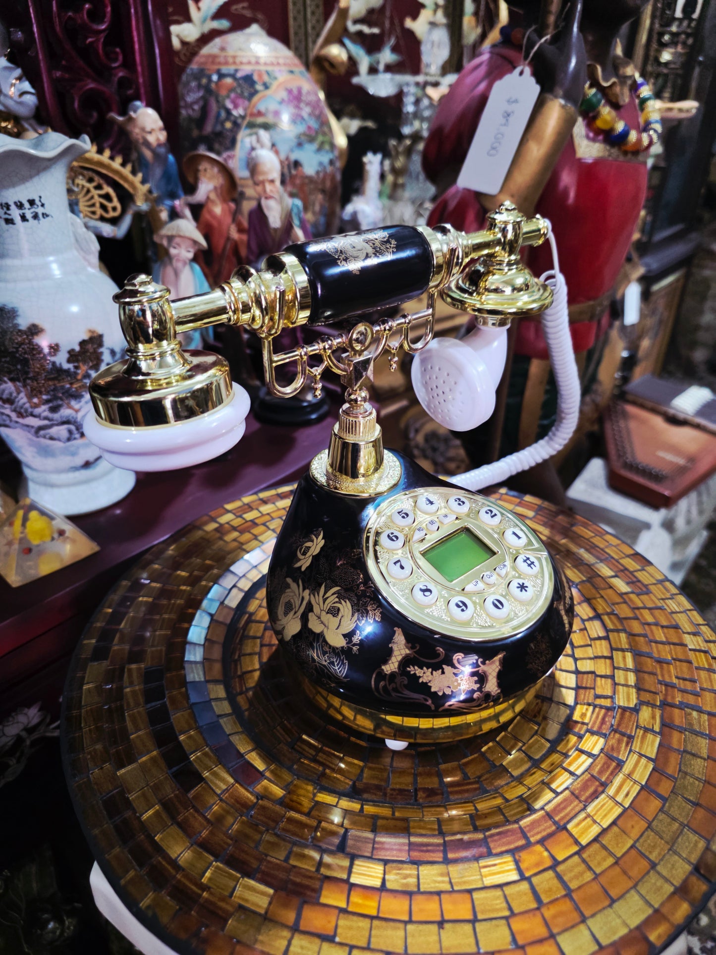 Retro Vintage Telephone – Classic Elegance in Working Order 🪞🕰️🌿