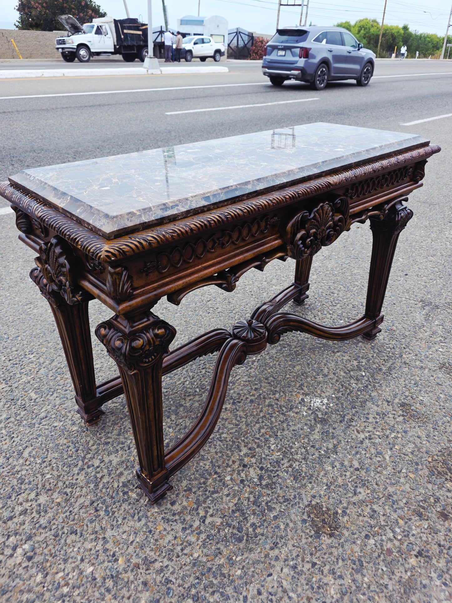 Credenza Casa Mollino – Ashley Furniture, Elegance with Marble Top 🪞🏛️🌿