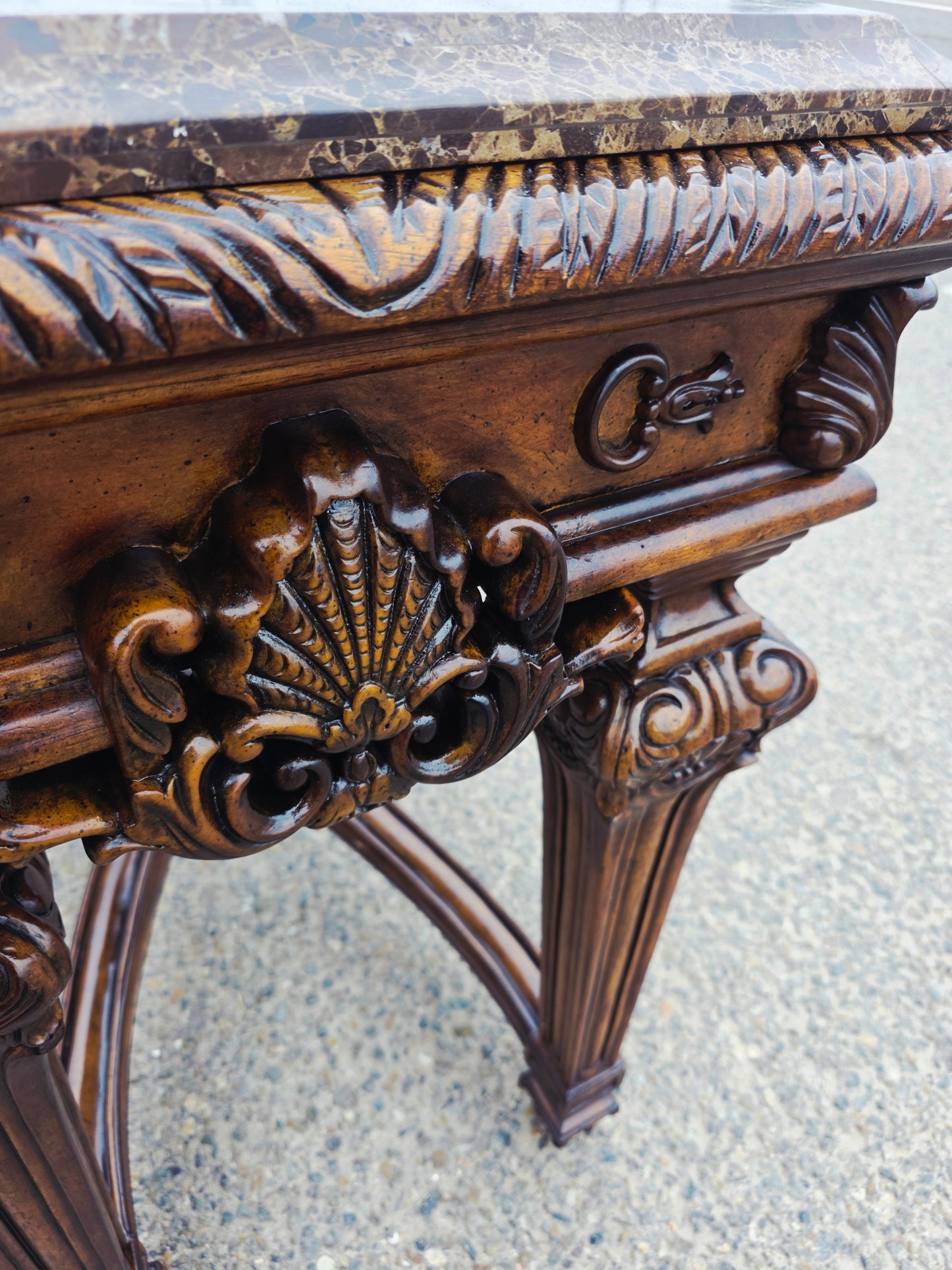 Credenza Casa Mollino – Ashley Furniture, Elegance with Marble Top 🪞🏛️🌿