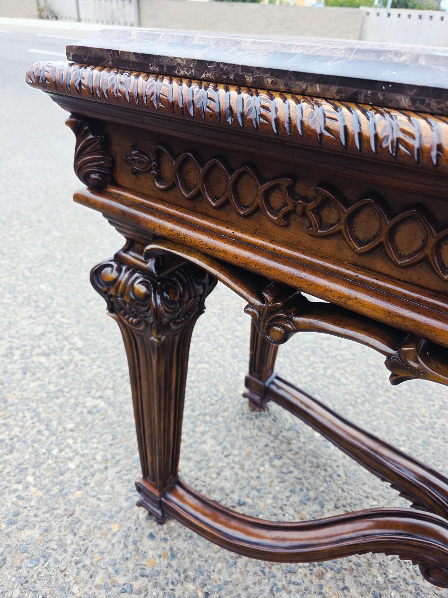 Credenza Casa Mollino – Ashley Furniture, Elegance with Marble Top 🪞🏛️🌿