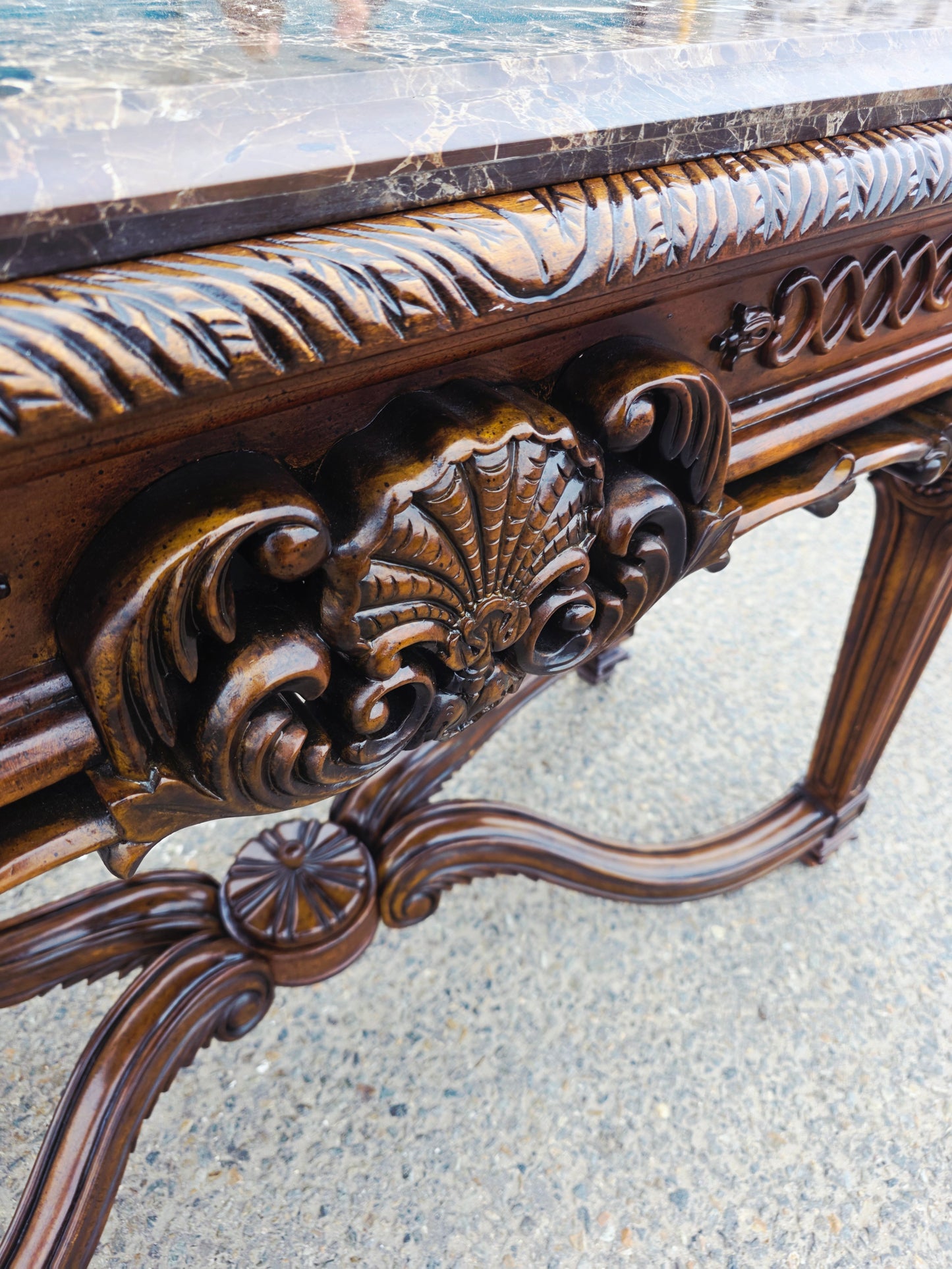 Credenza Casa Mollino – Ashley Furniture, Elegance with Marble Top 🪞🏛️🌿