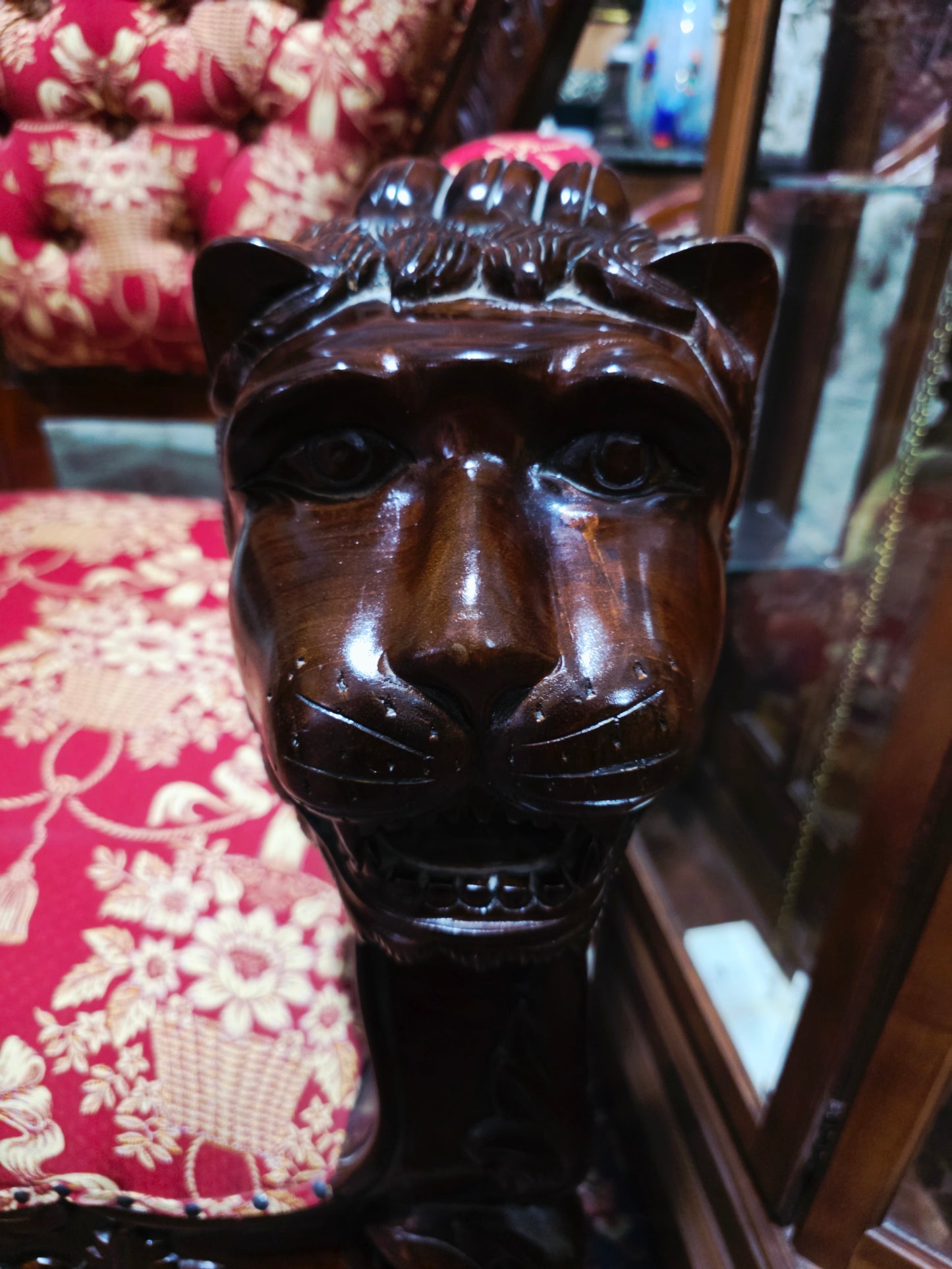 Carved Mahogany Throne Armchair – Power and Distinction 🪞🌿🪶