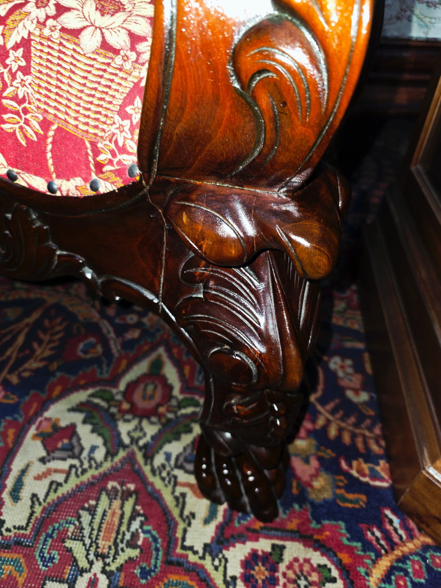 Carved Mahogany Throne Armchair – Power and Distinction 🪞🌿🪶