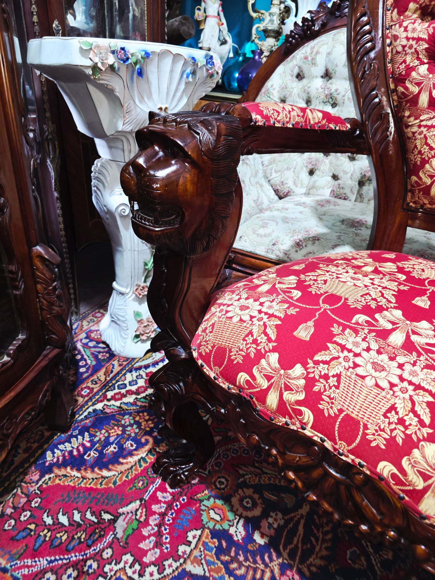 Carved Mahogany Throne Armchair – Power and Distinction 🪞🌿🪶
