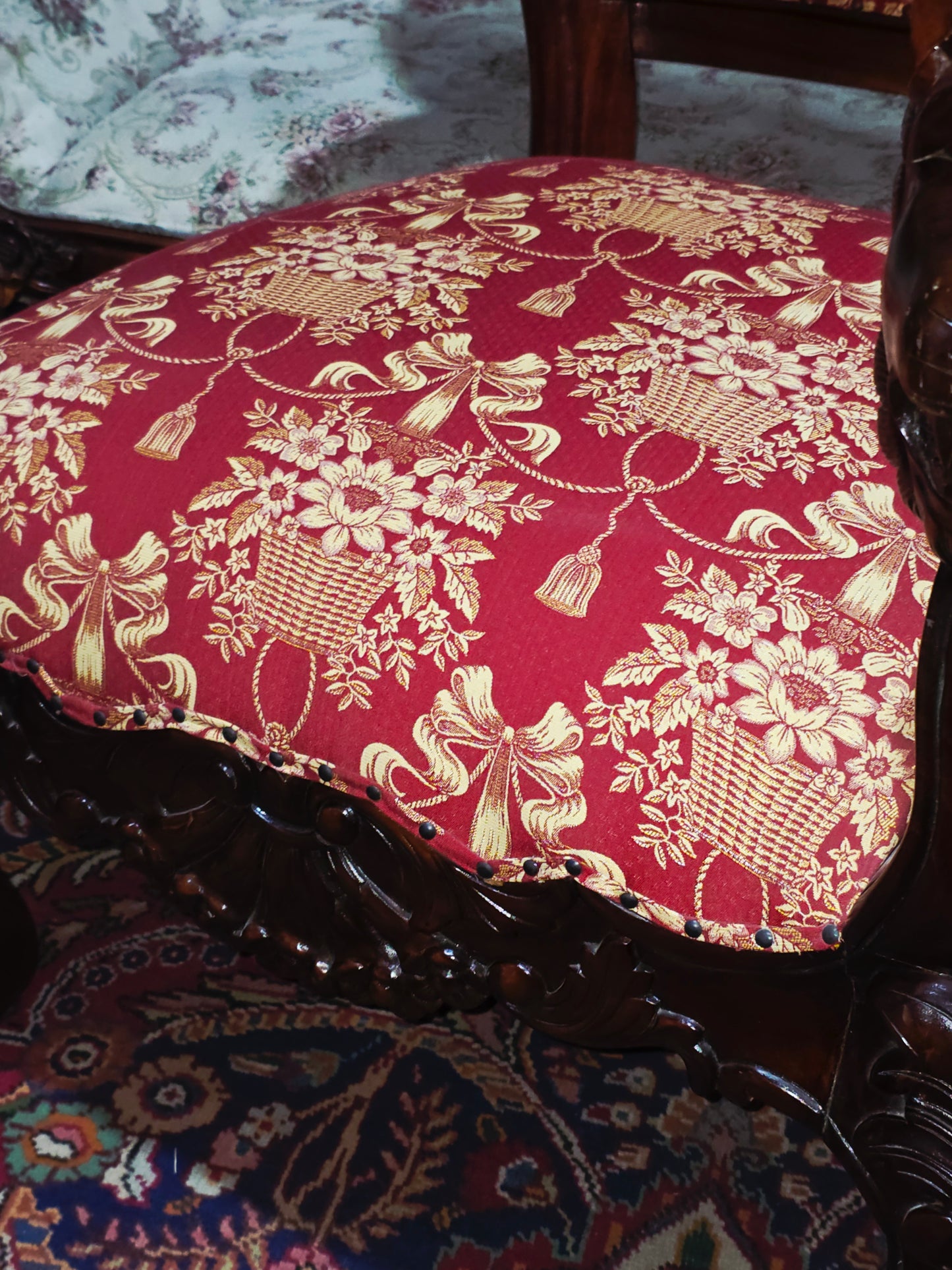 Carved Mahogany Throne Armchair – Power and Distinction 🪞🌿🪶