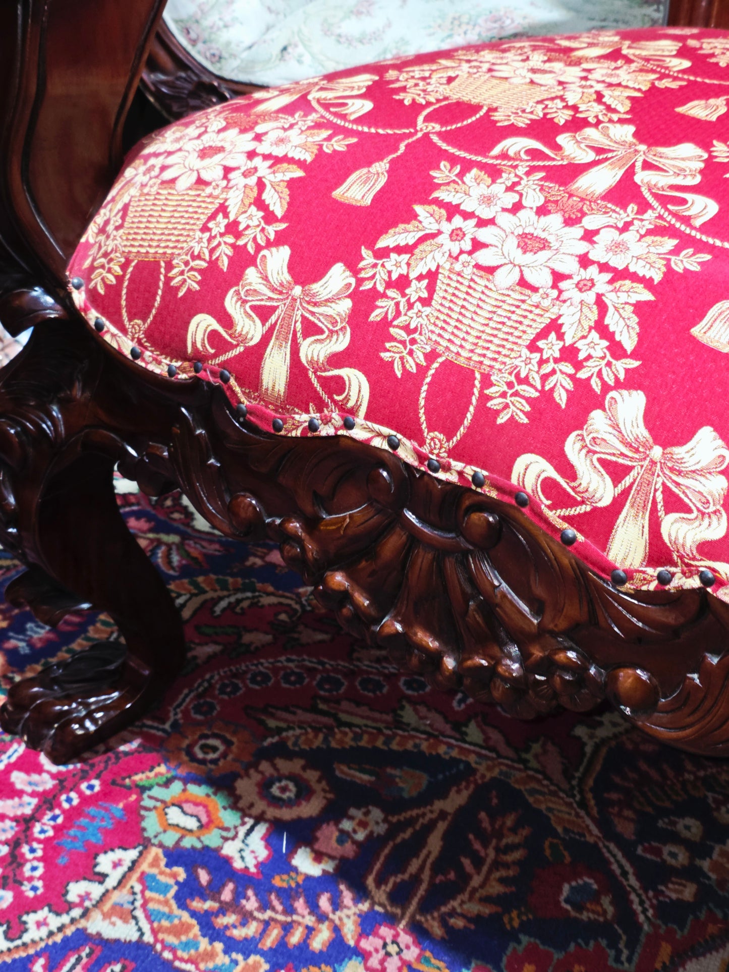 Carved Mahogany Throne Armchair – Power and Distinction 🪞🌿🪶