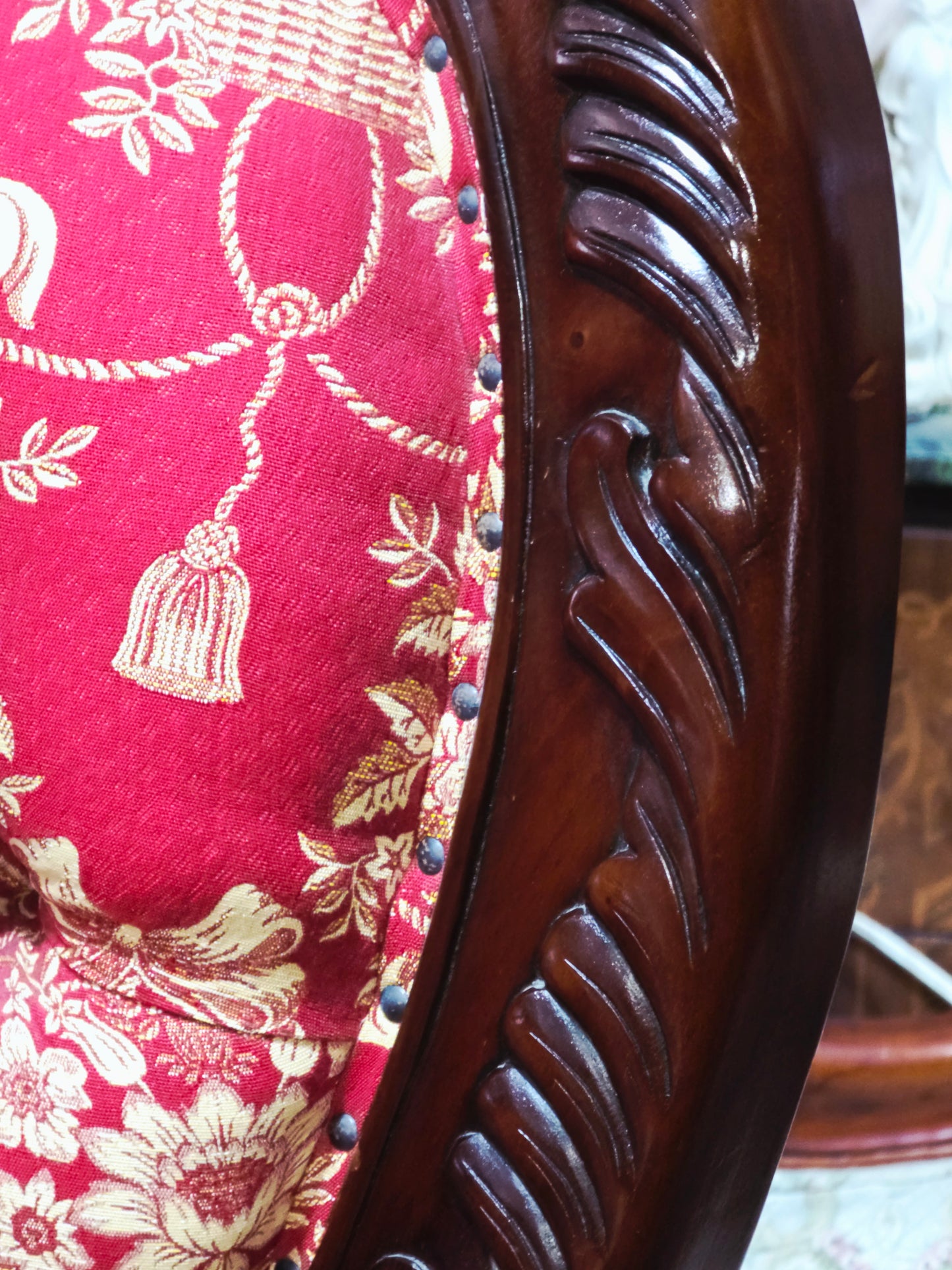 Carved Mahogany Throne Armchair – Power and Distinction 🪞🌿🪶