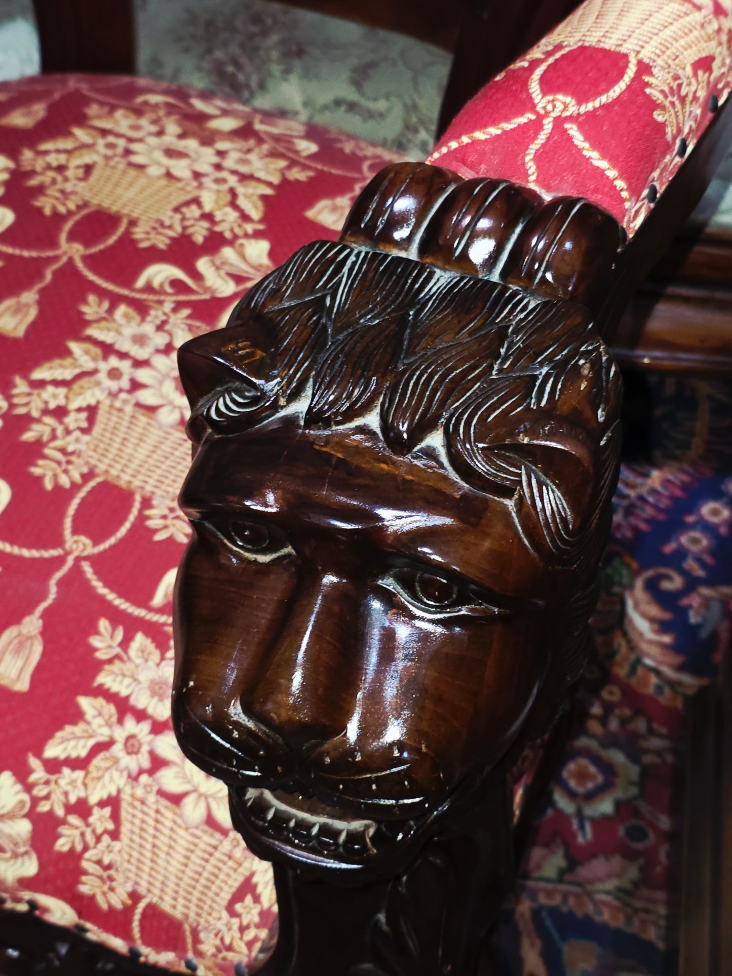 Carved Mahogany Throne Armchair – Power and Distinction 🪞🌿🪶