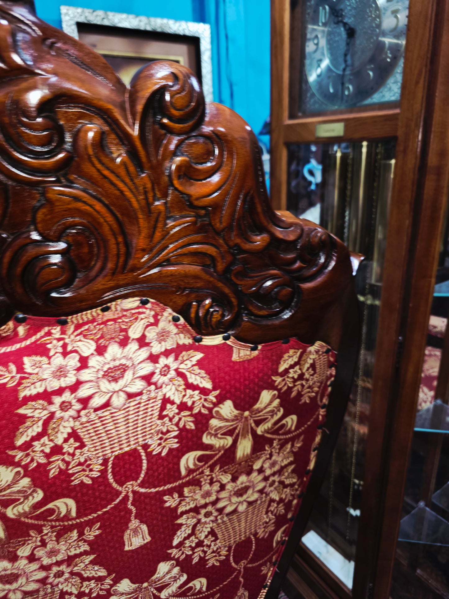 Carved Mahogany Throne Armchair – Power and Distinction 🪞🌿🪶