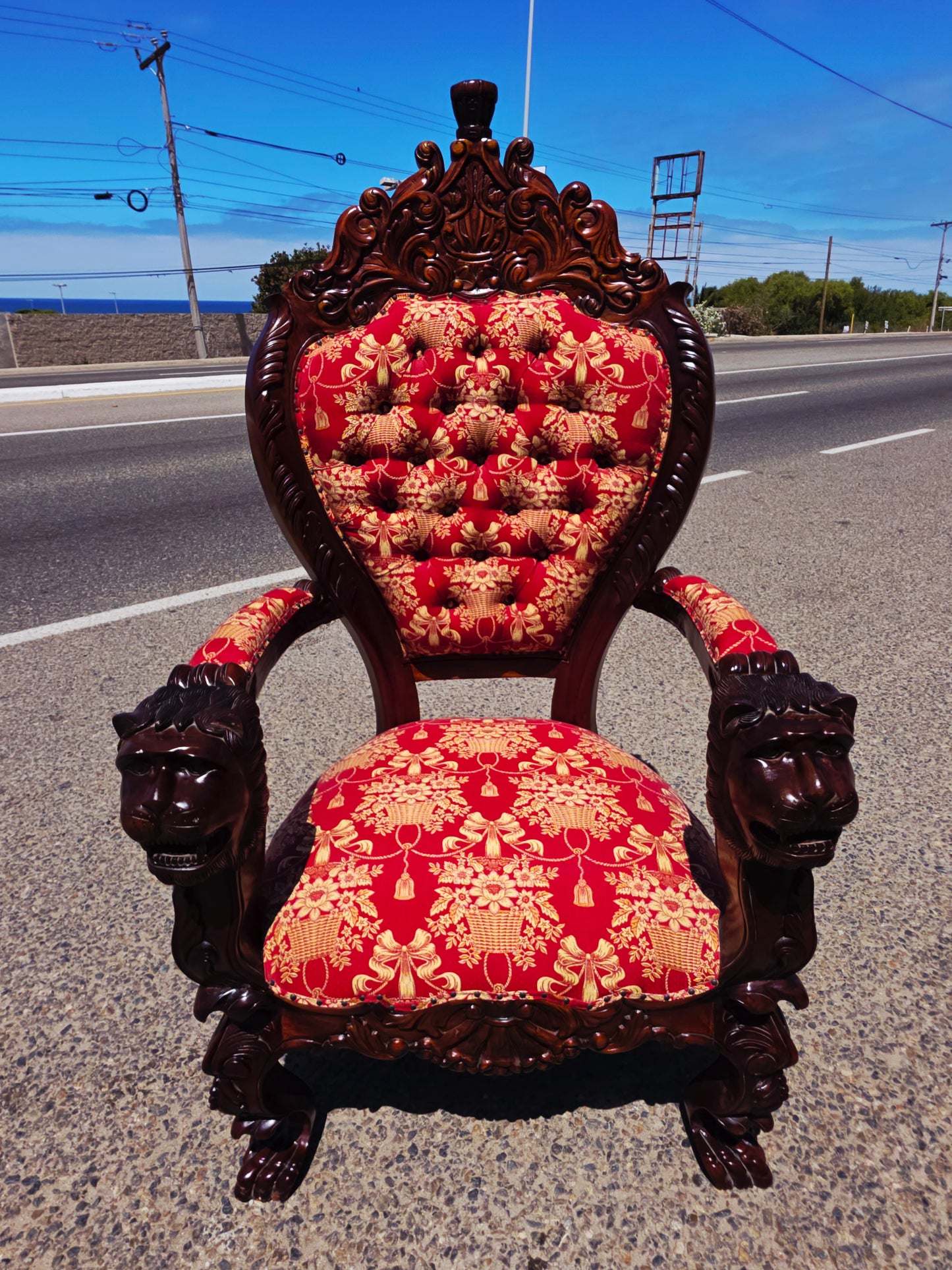 Carved Mahogany Throne Armchair – Power and Distinction 🪞🌿🪶