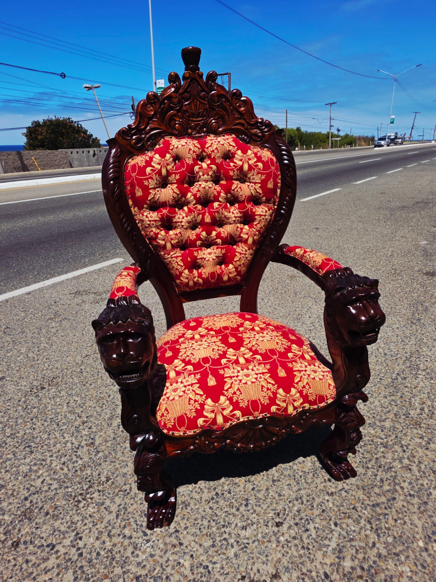 Carved Mahogany Throne Armchair – Power and Distinction 🪞🌿🪶