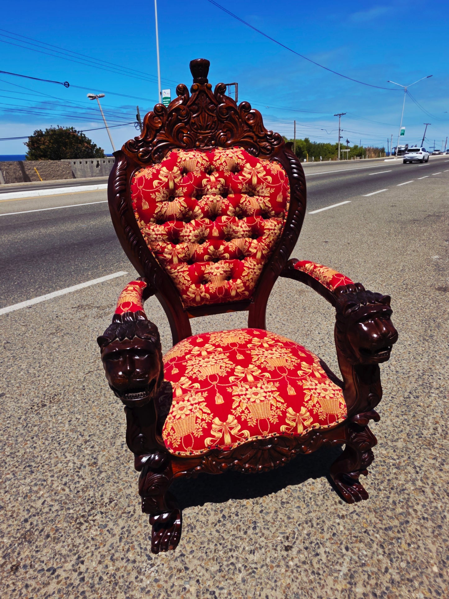 Carved Mahogany Throne Armchair – Power and Distinction 🪞🌿🪶
