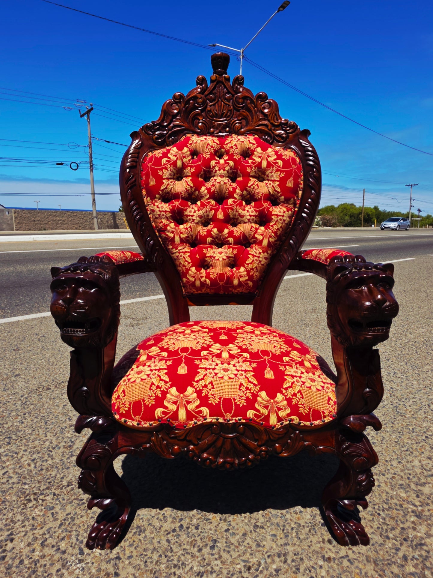 Carved Mahogany Throne Armchair – Power and Distinction 🪞🌿🪶