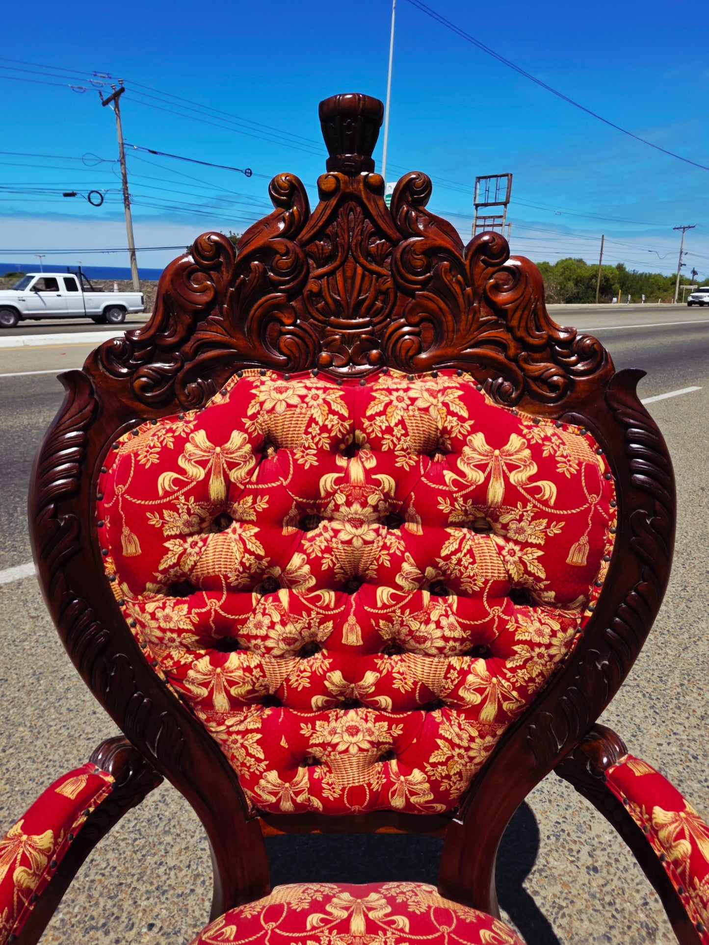 Carved Mahogany Throne Armchair – Power and Distinction 🪞🌿🪶