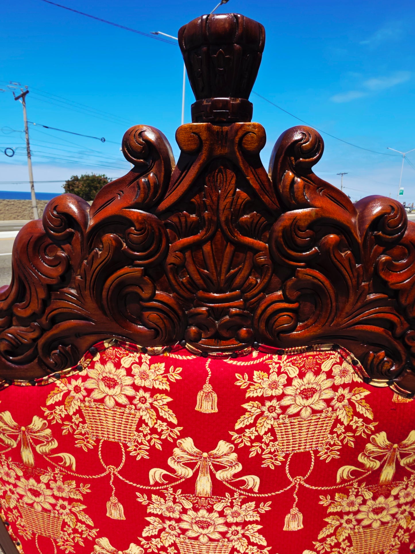 Carved Mahogany Throne Armchair – Power and Distinction 🪞🌿🪶