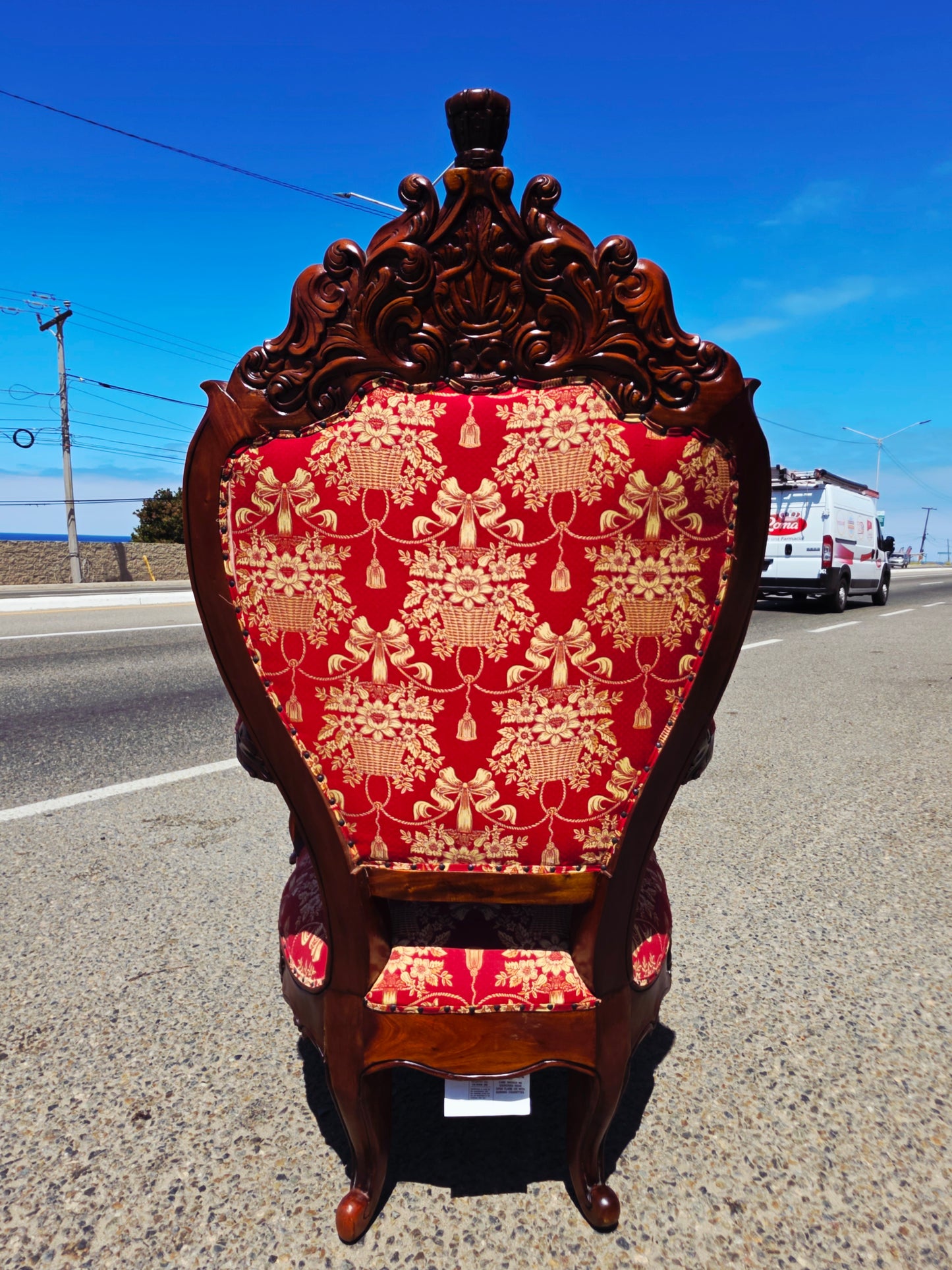 Carved Mahogany Throne Armchair – Power and Distinction 🪞🌿🪶