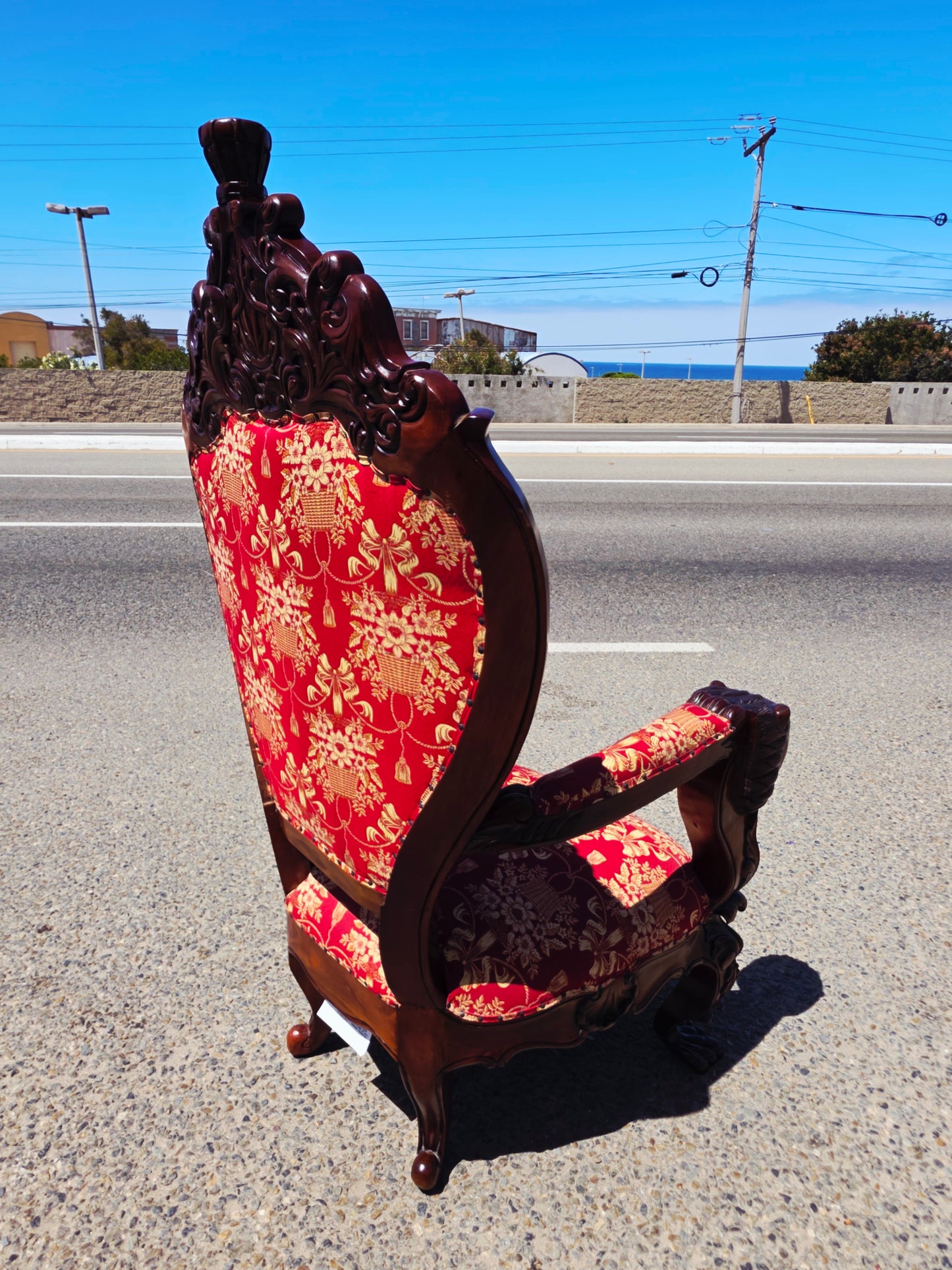 Carved Mahogany Throne Armchair – Power and Distinction 🪞🌿🪶