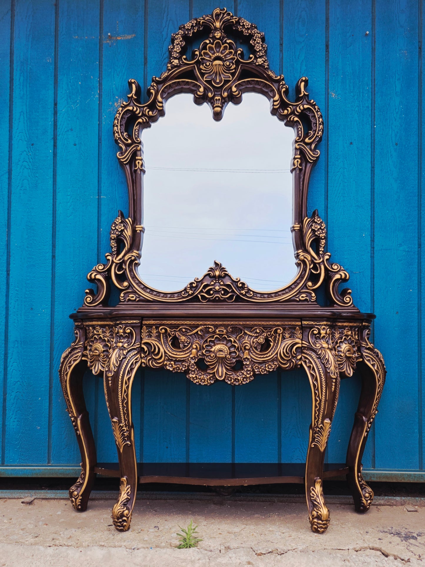 Credenza and Mirror – Homey Design Inc, Classic Style with Golden Carving 🏛️🎭🌿