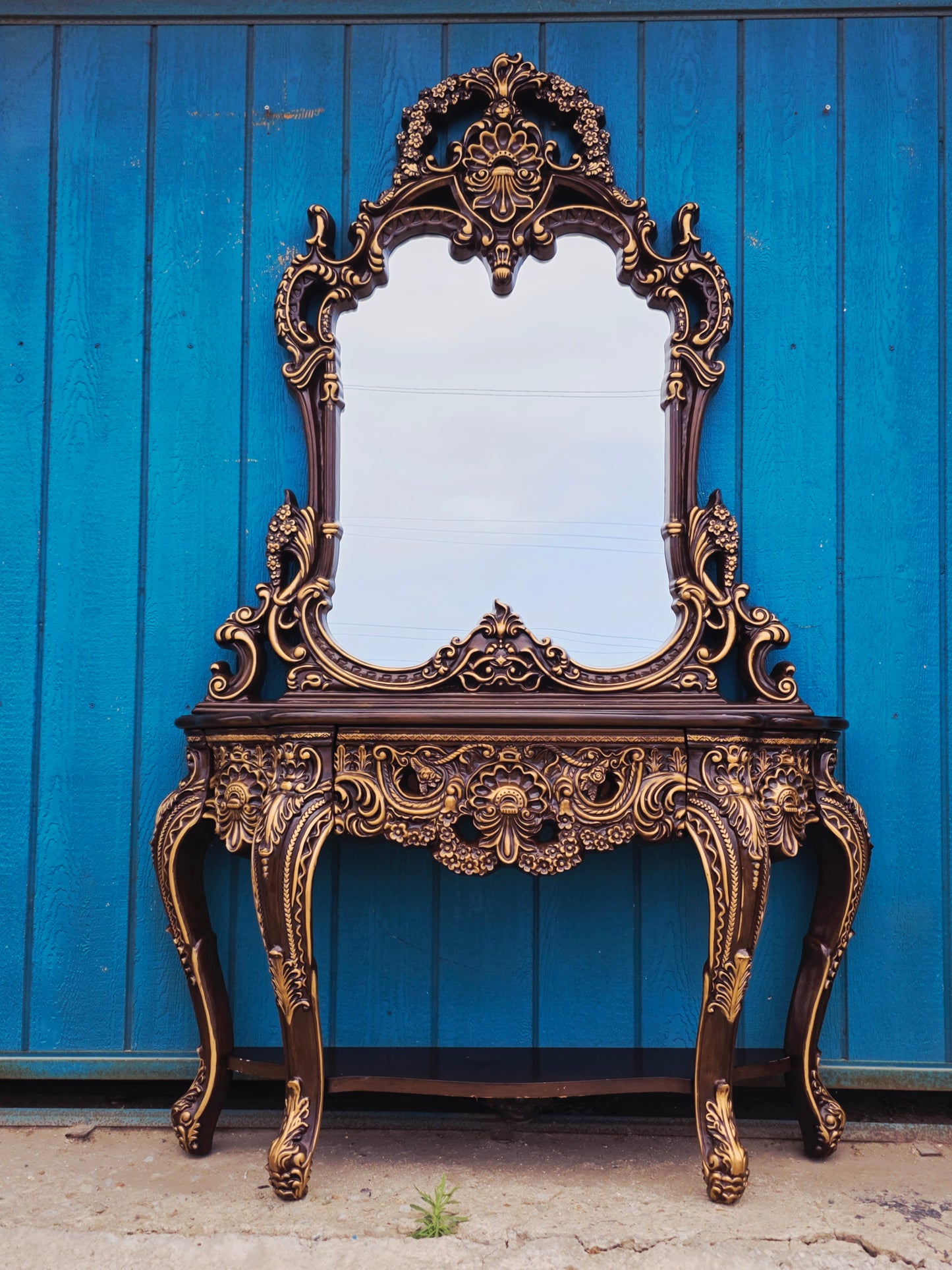 Credenza and Mirror – Homey Design Inc, Classic Style with Golden Carving 🏛️🎭🌿