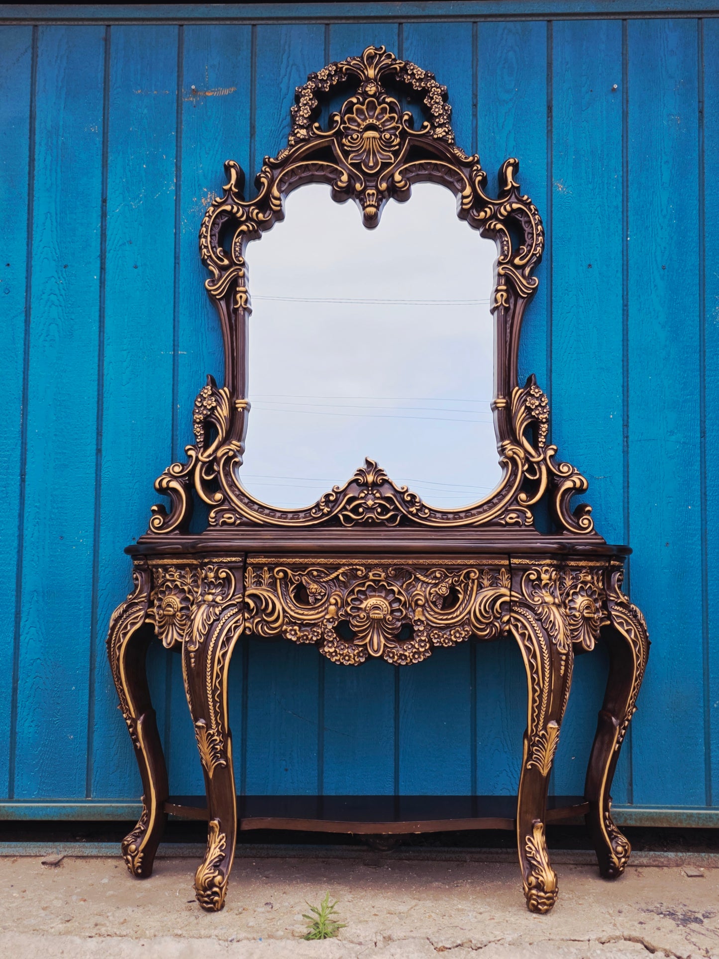 Credenza and Mirror – Homey Design Inc, Classic Style with Golden Carving 🏛️🎭🌿
