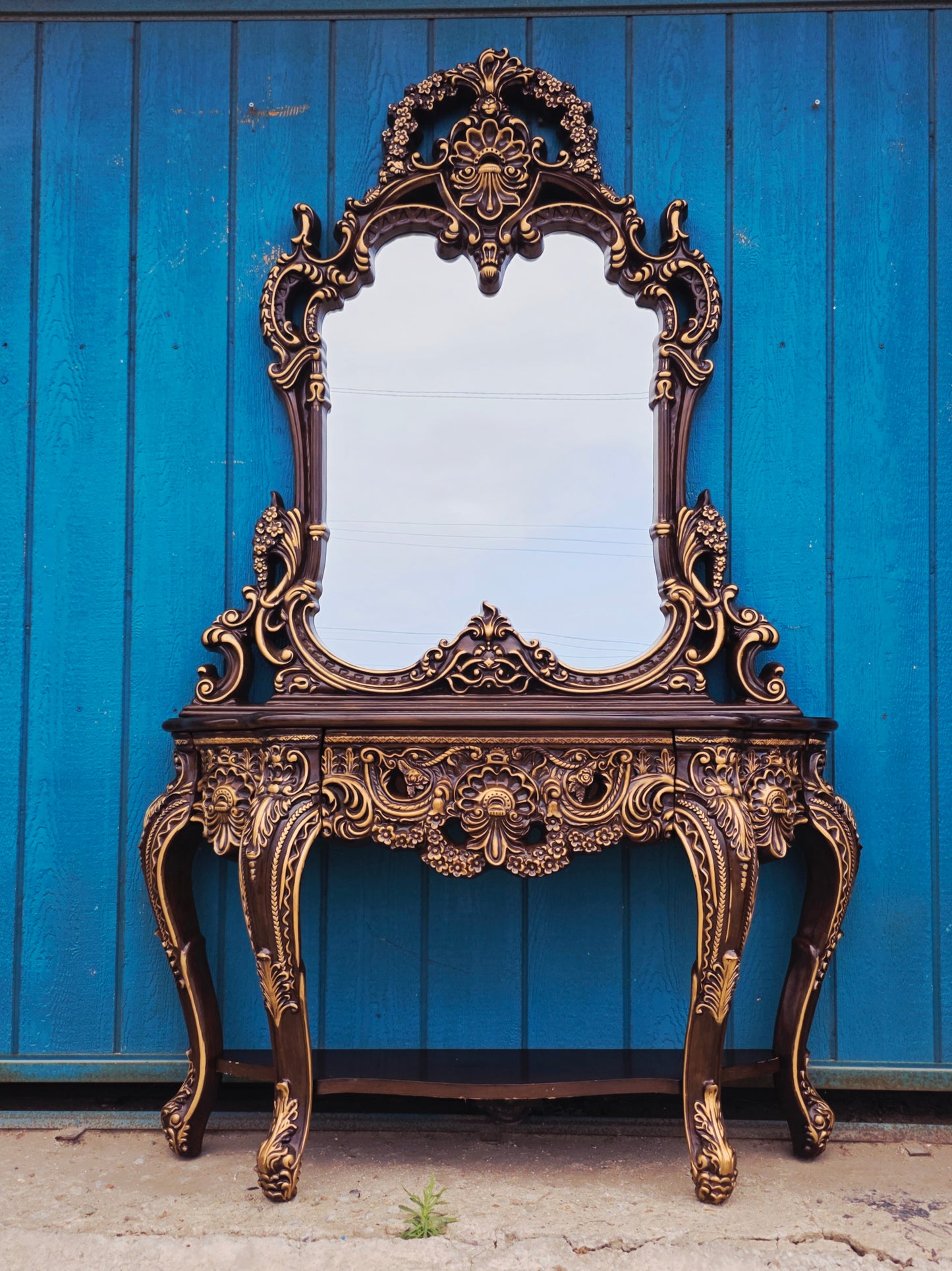 Credenza and Mirror – Homey Design Inc, Classic Style with Golden Carving 🏛️🎭🌿