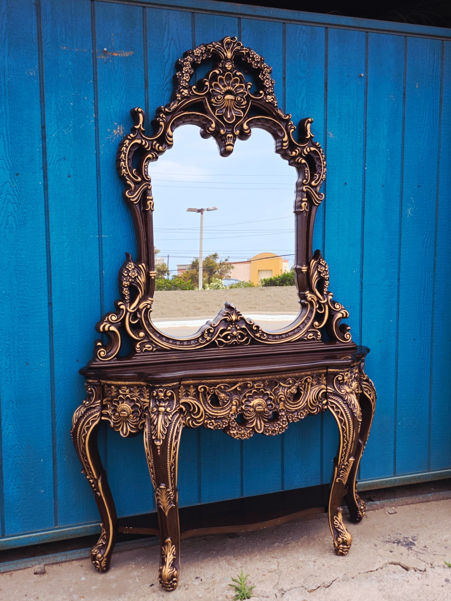 Credenza and Mirror – Homey Design Inc, Classic Style with Golden Carving 🏛️🎭🌿