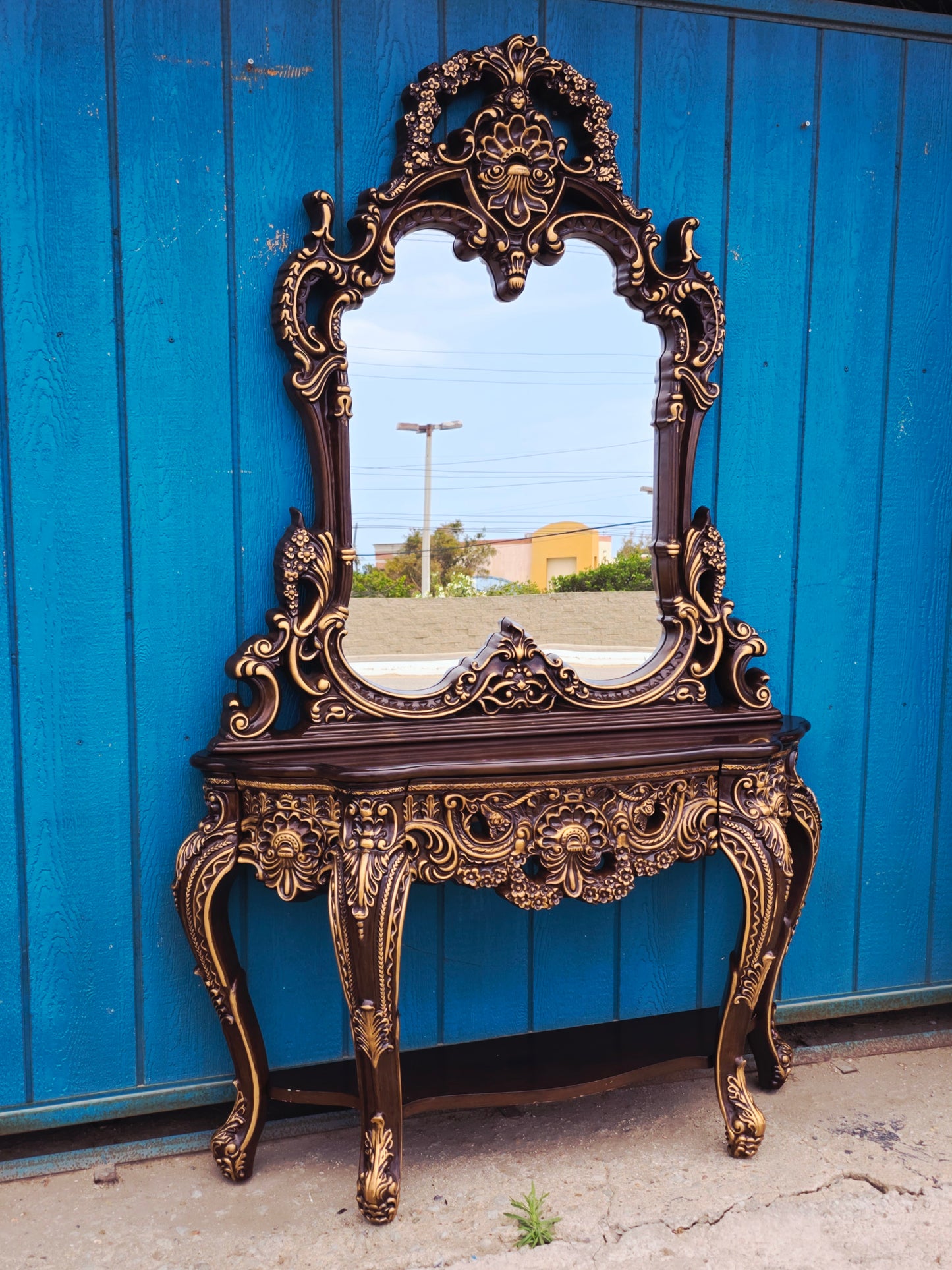 Credenza and Mirror – Homey Design Inc, Classic Style with Golden Carving 🏛️🎭🌿