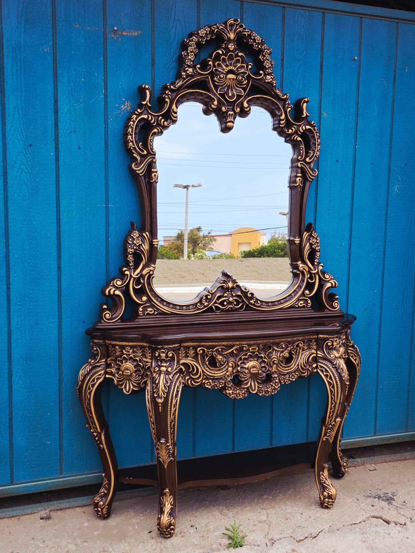 Credenza and Mirror – Homey Design Inc, Classic Style with Golden Carving 🏛️🎭🌿