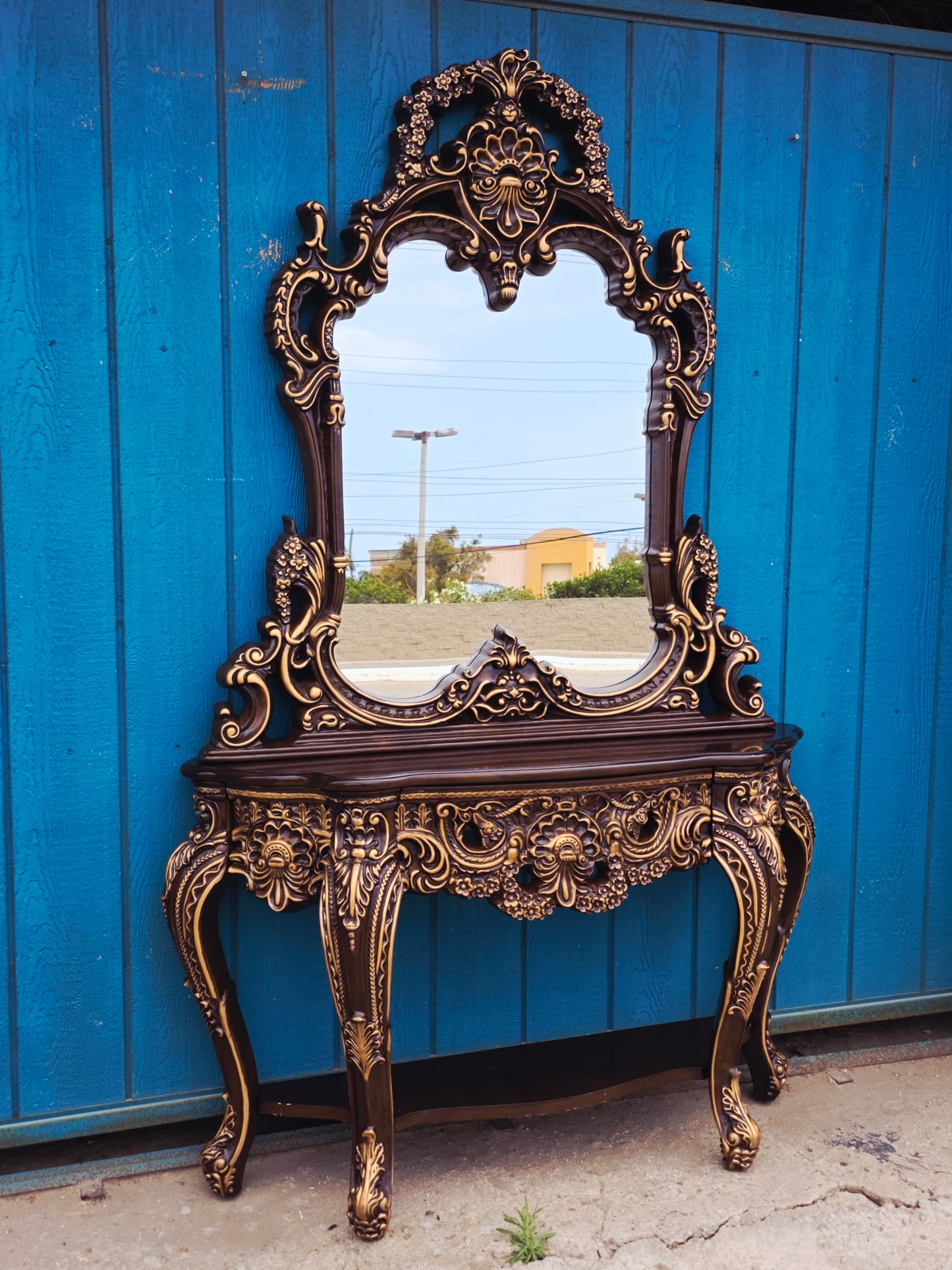Credenza and Mirror – Homey Design Inc, Classic Style with Golden Carving 🏛️🎭🌿