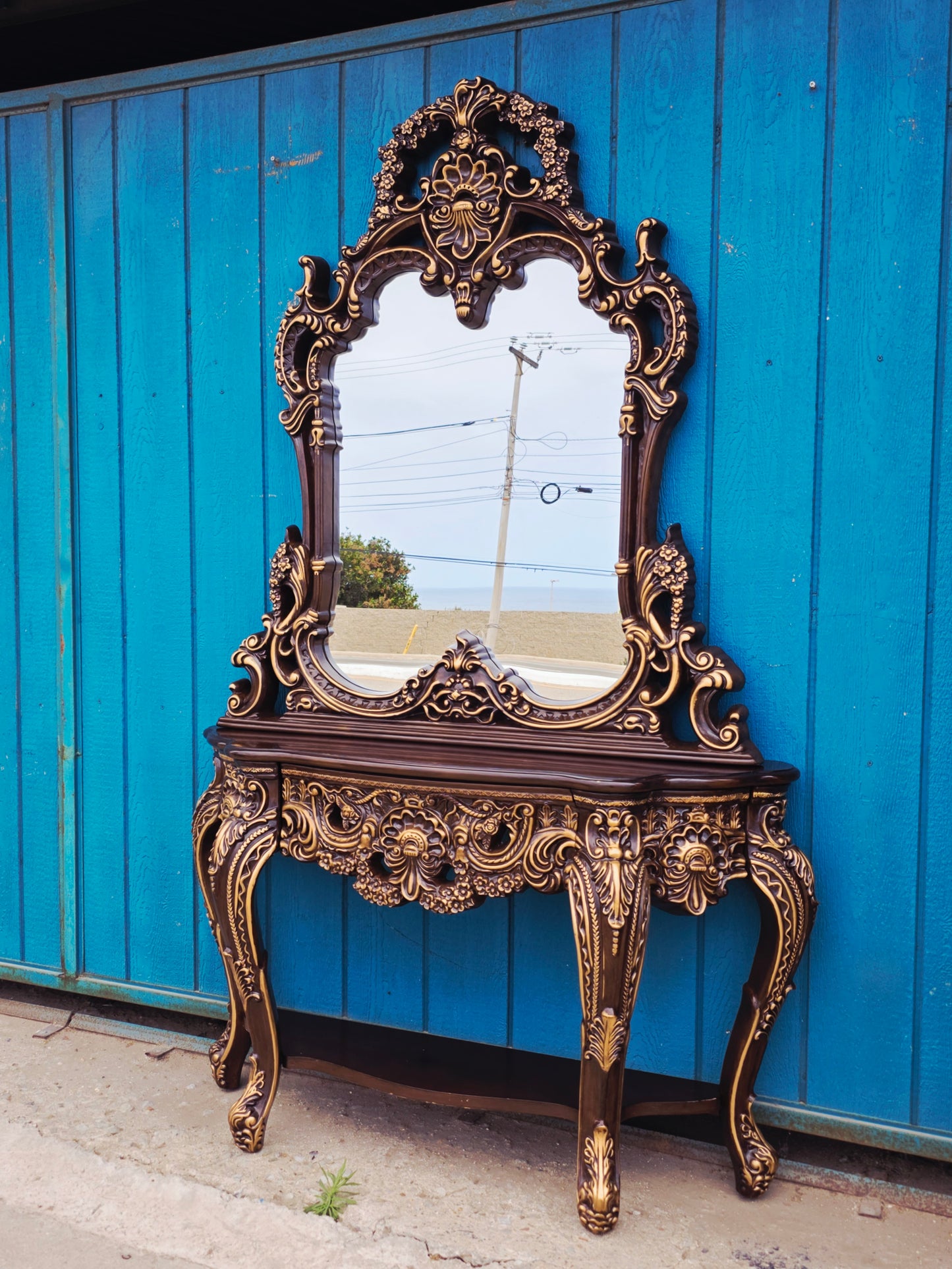 Credenza and Mirror – Homey Design Inc, Classic Style with Golden Carving 🏛️🎭🌿