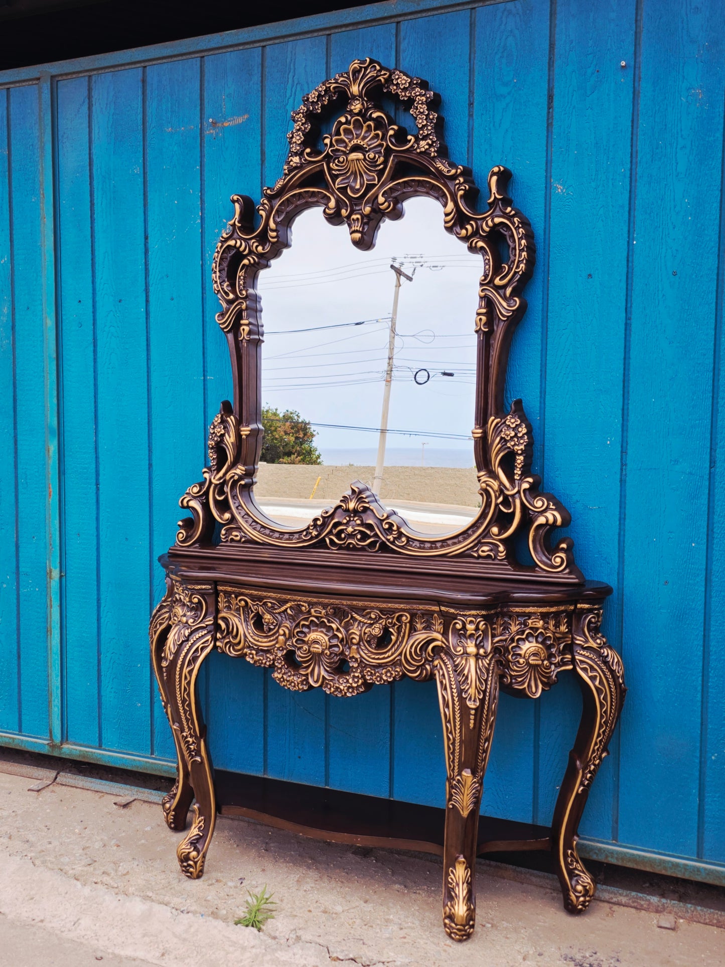 Credenza and Mirror – Homey Design Inc, Classic Style with Golden Carving 🏛️🎭🌿