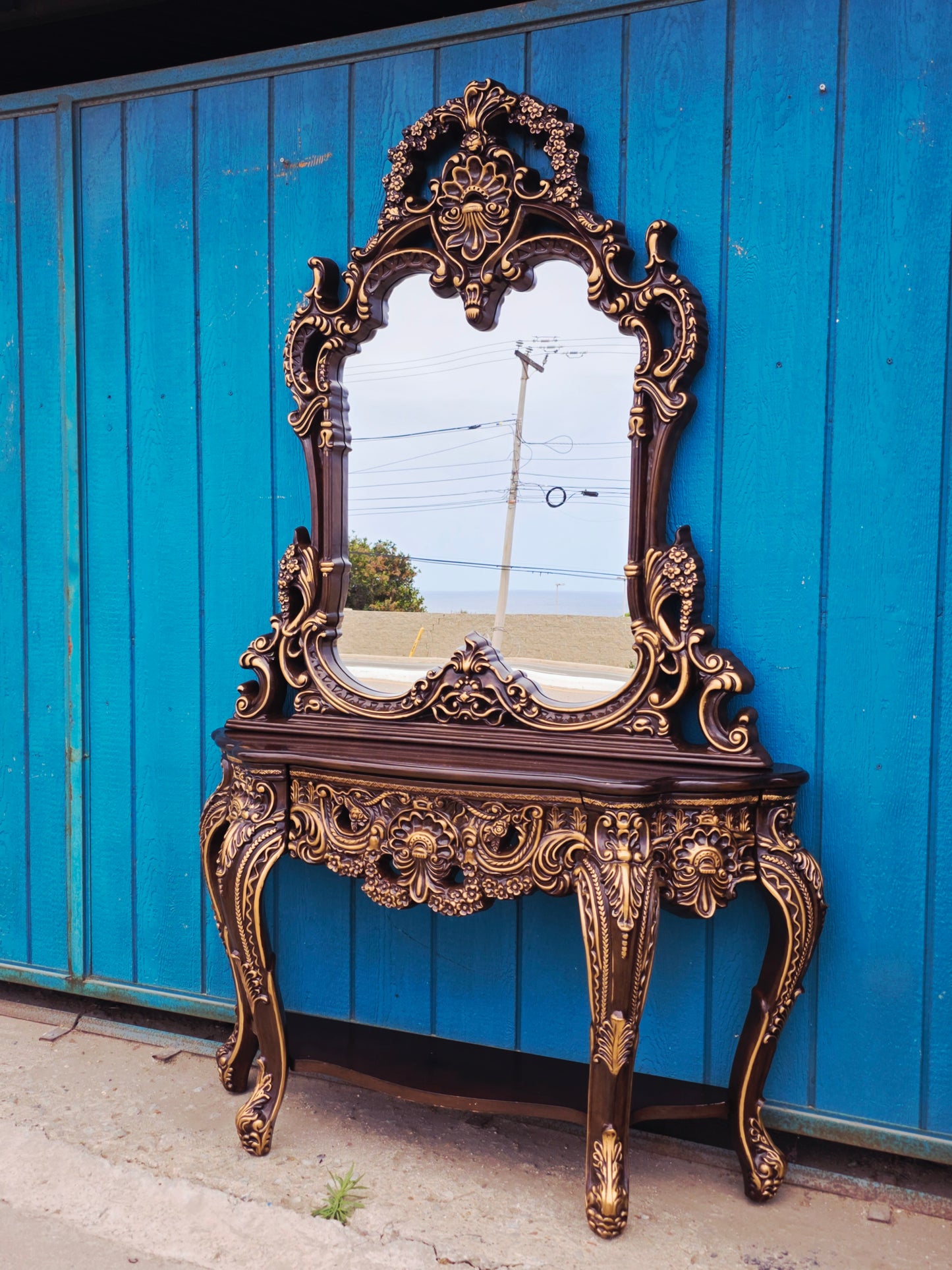 Credenza and Mirror – Homey Design Inc, Classic Style with Golden Carving 🏛️🎭🌿
