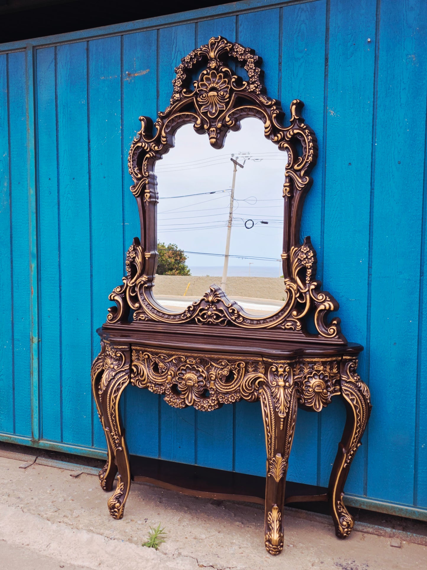 Credenza and Mirror – Homey Design Inc, Classic Style with Golden Carving 🏛️🎭🌿