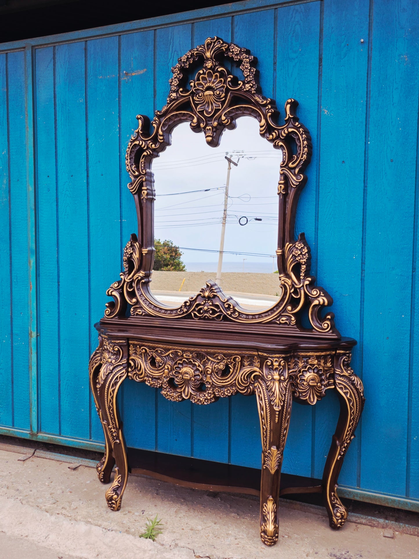 Credenza and Mirror – Homey Design Inc, Classic Style with Golden Carving 🏛️🎭🌿