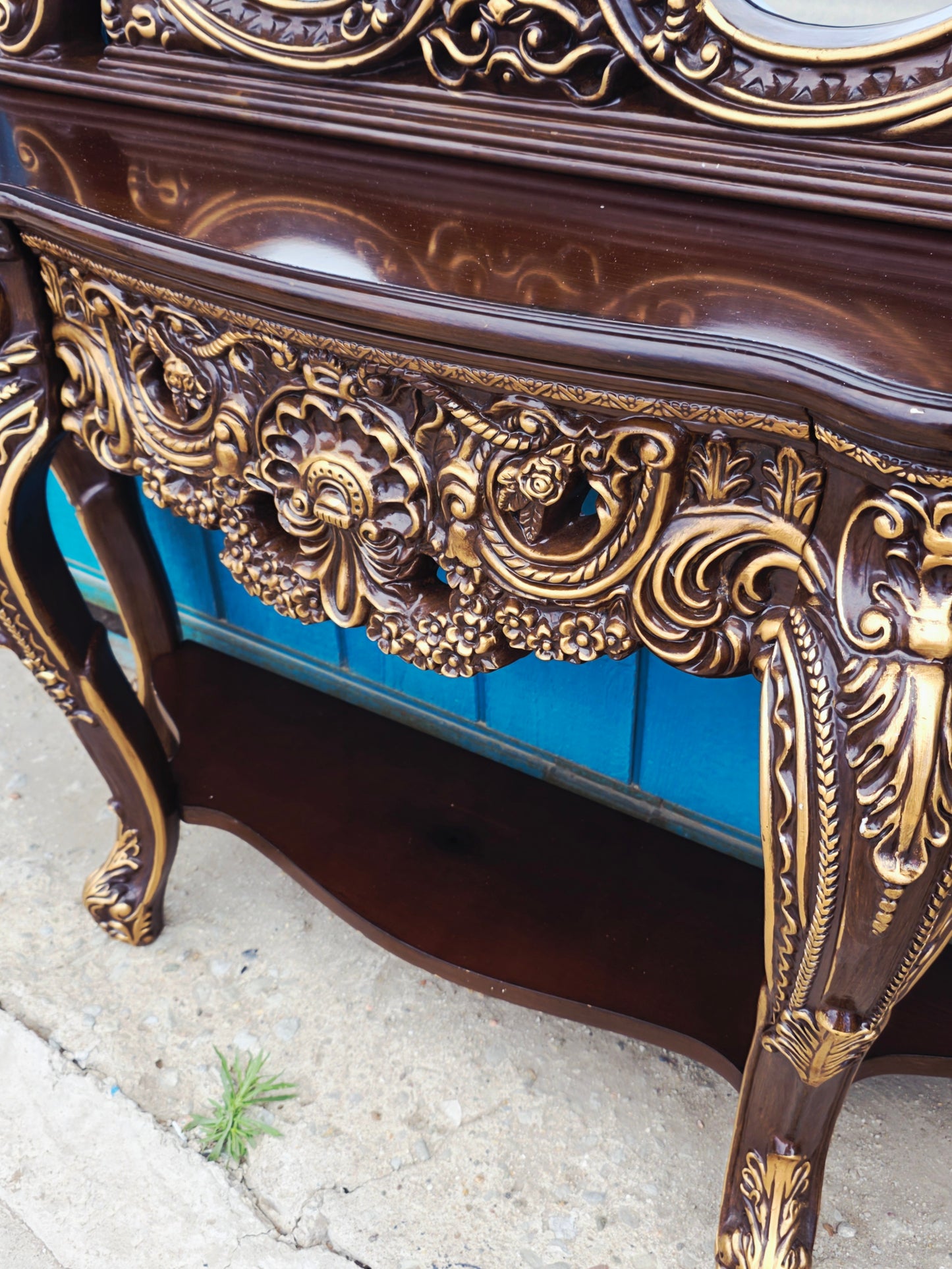 Credenza and Mirror – Homey Design Inc, Classic Style with Golden Carving 🏛️🎭🌿