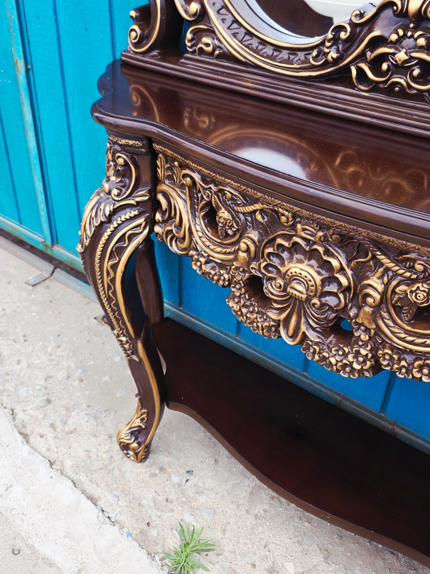 Credenza and Mirror – Homey Design Inc, Classic Style with Golden Carving 🏛️🎭🌿