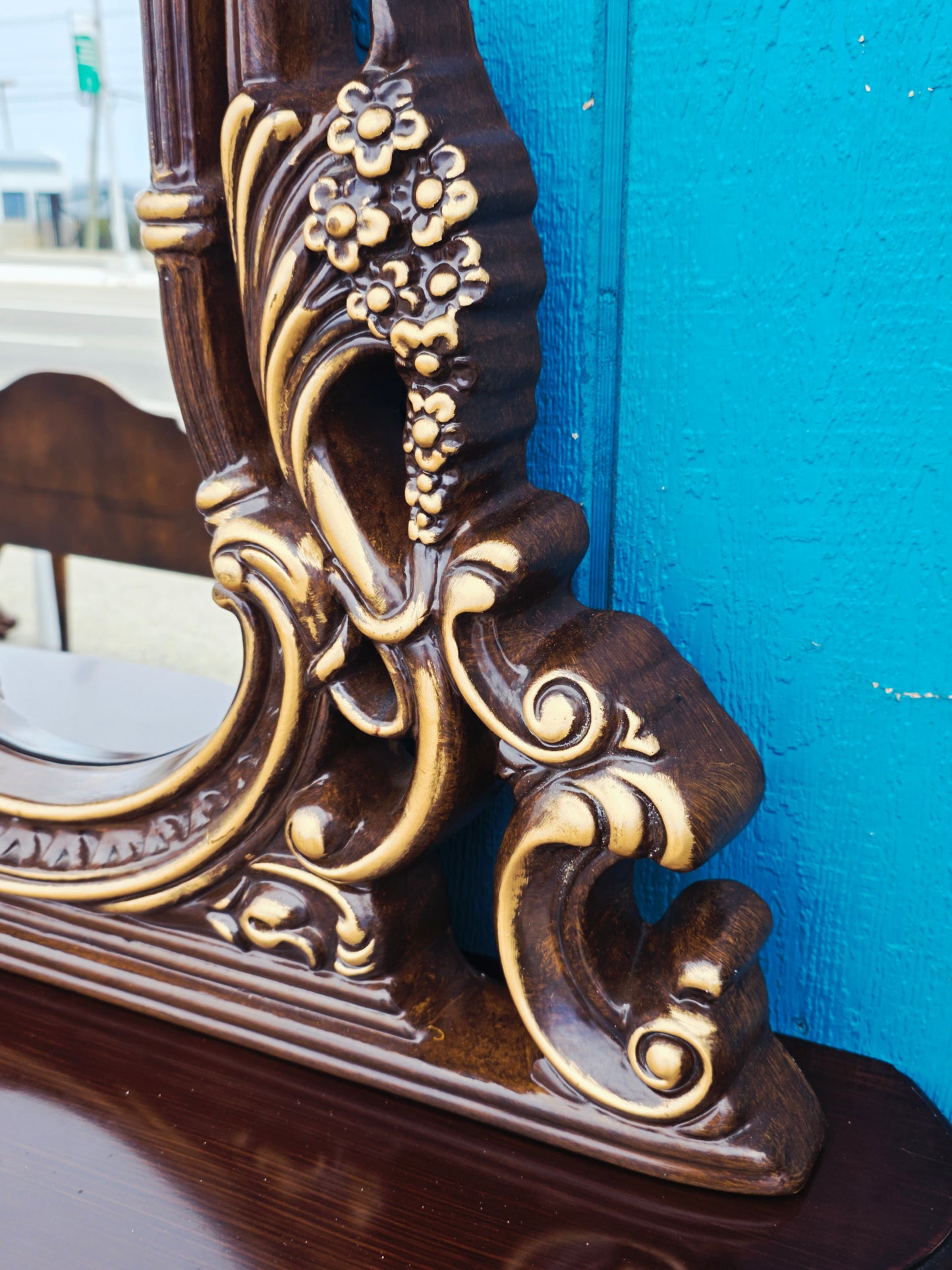 Credenza and Mirror – Homey Design Inc, Classic Style with Golden Carving 🏛️🎭🌿