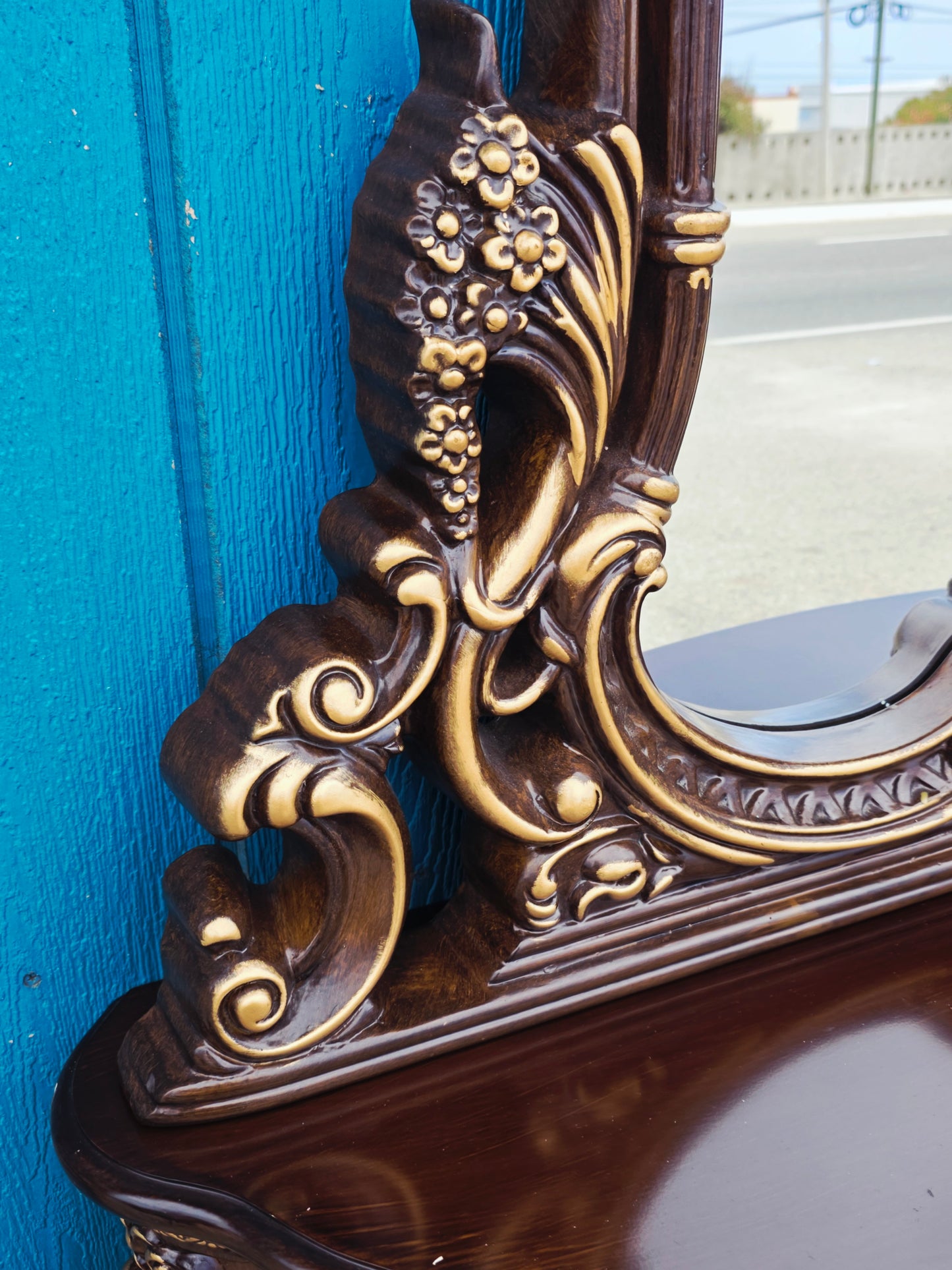Credenza and Mirror – Homey Design Inc, Classic Style with Golden Carving 🏛️🎭🌿