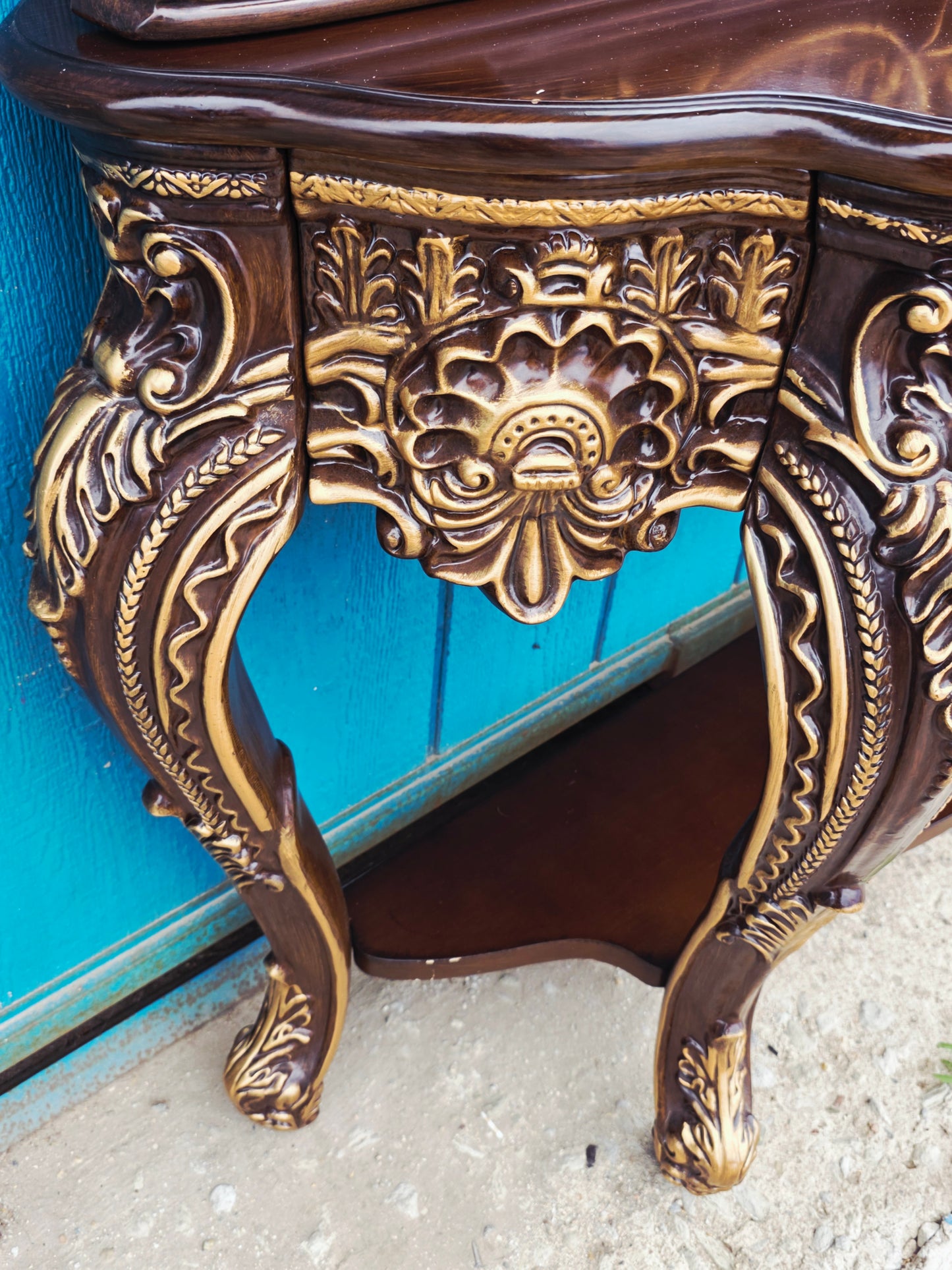 Credenza and Mirror – Homey Design Inc, Classic Style with Golden Carving 🏛️🎭🌿
