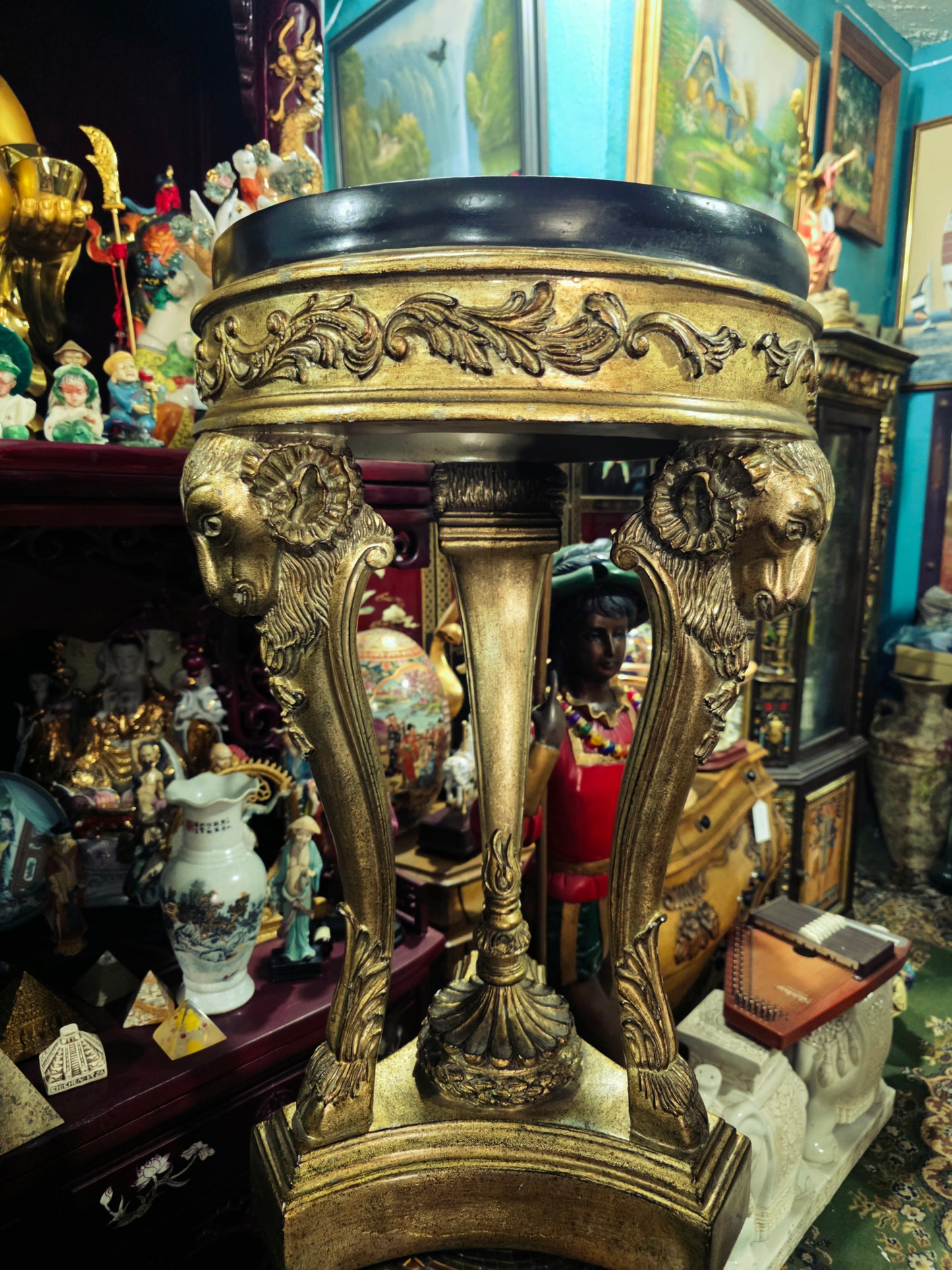Decorative Aged Gold Pedestal with Black Top 🌿🏛️🌹