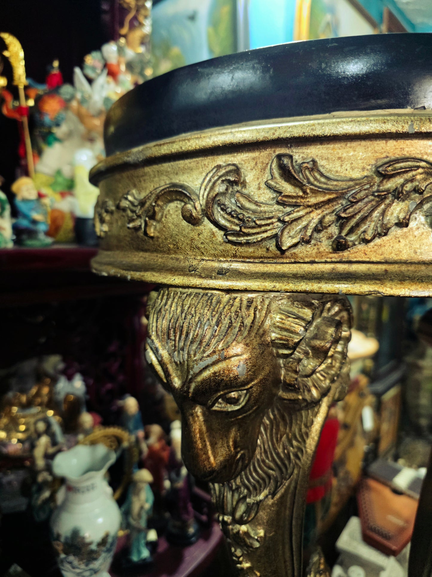 Decorative Aged Gold Pedestal with Black Top 🌿🏛️🌹