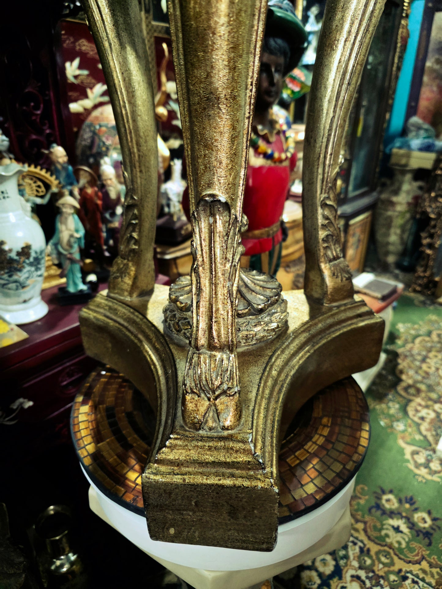 Decorative Aged Gold Pedestal with Black Top 🌿🏛️🌹