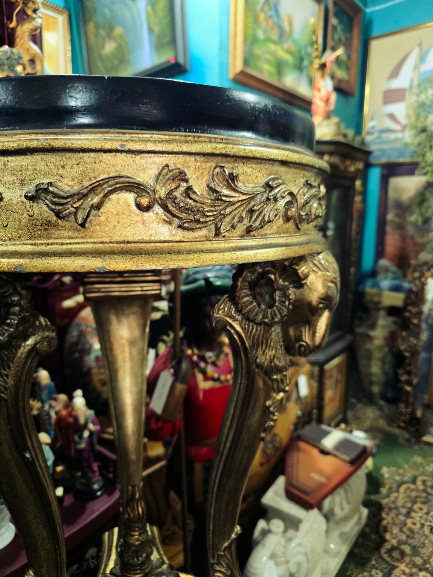 Decorative Aged Gold Pedestal with Black Top 🌿🏛️🌹