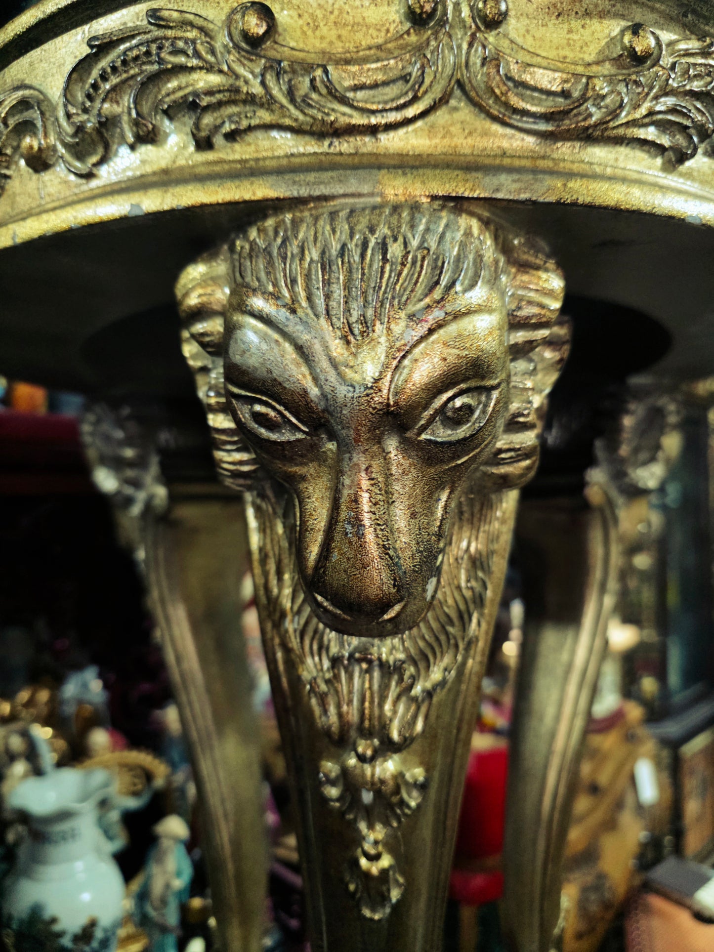 Decorative Aged Gold Pedestal with Black Top 🌿🏛️🌹