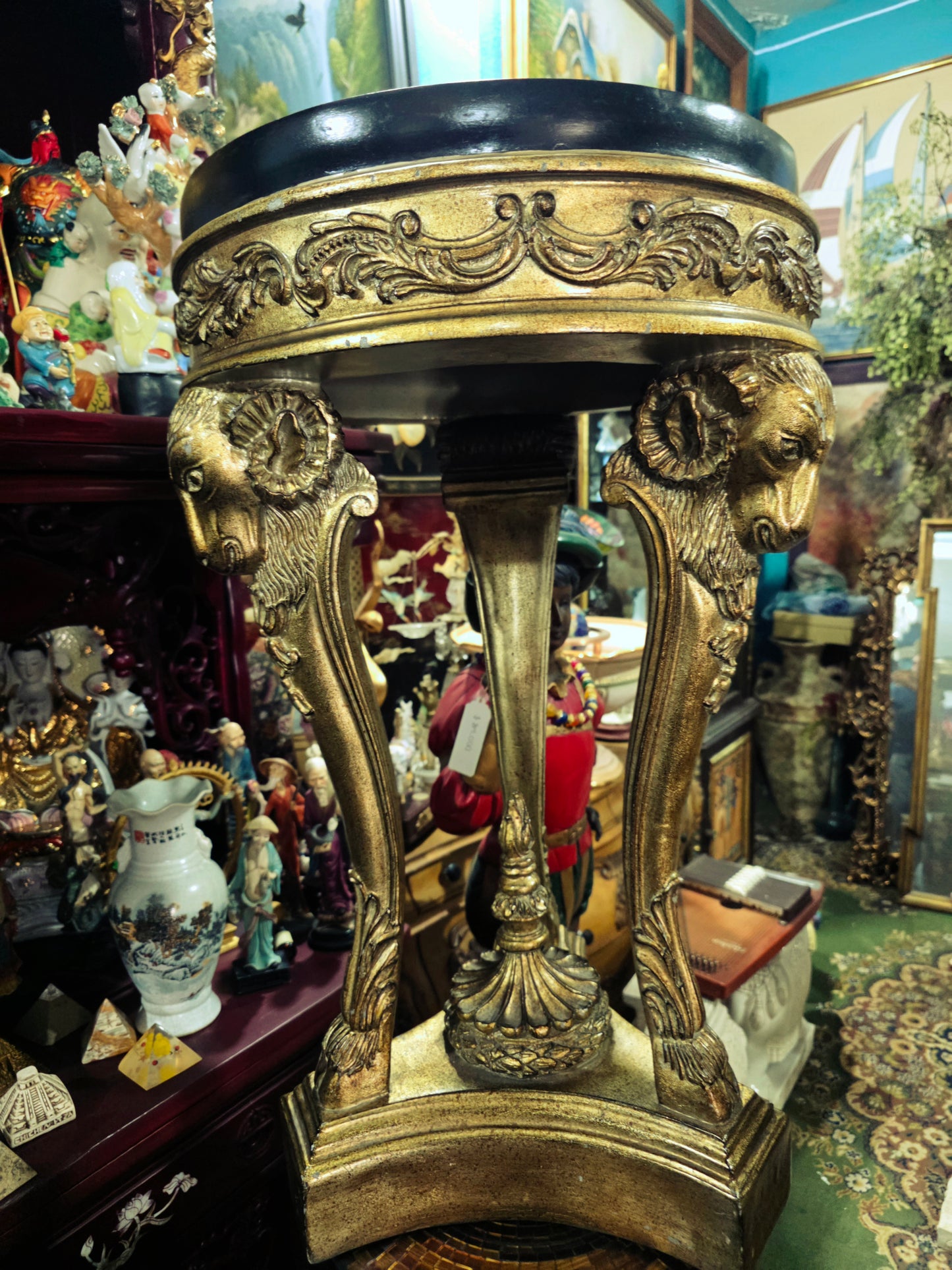 Decorative Aged Gold Pedestal with Black Top 🌿🏛️🌹