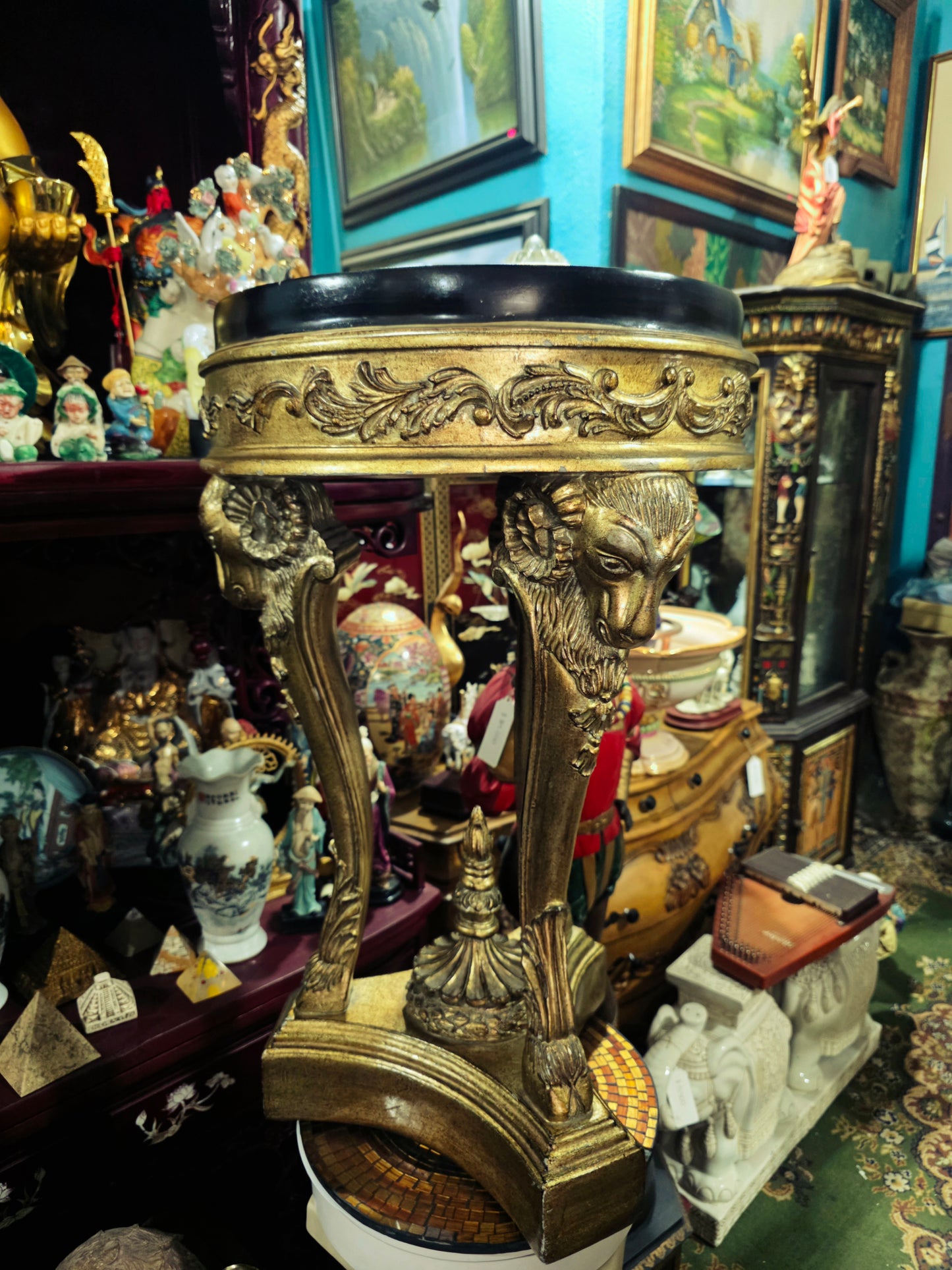 Decorative Aged Gold Pedestal with Black Top 🌿🏛️🌹